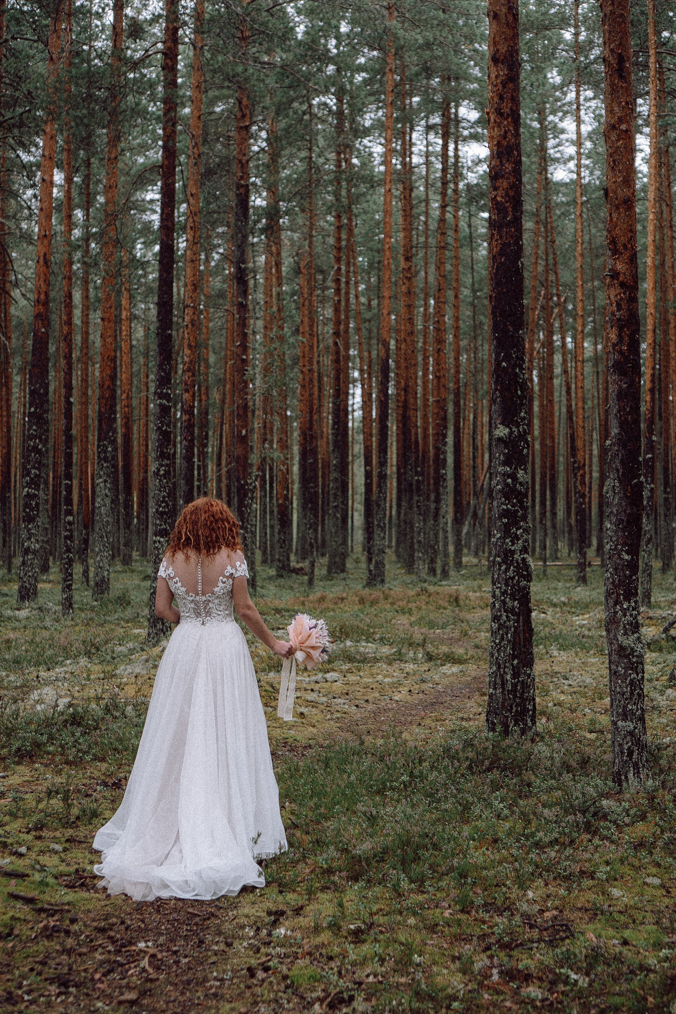 СВАДЕБНАЯ ФОТОСЕССИИЯ ПАРЫ В ГОРОДЕ ПРИОЗЕРСК В СОСНОВОМ ЛЕСУ И С ПИКАПОМ. Профессиональный фотограф, Санкт-Петербург — Виктория Богомолова