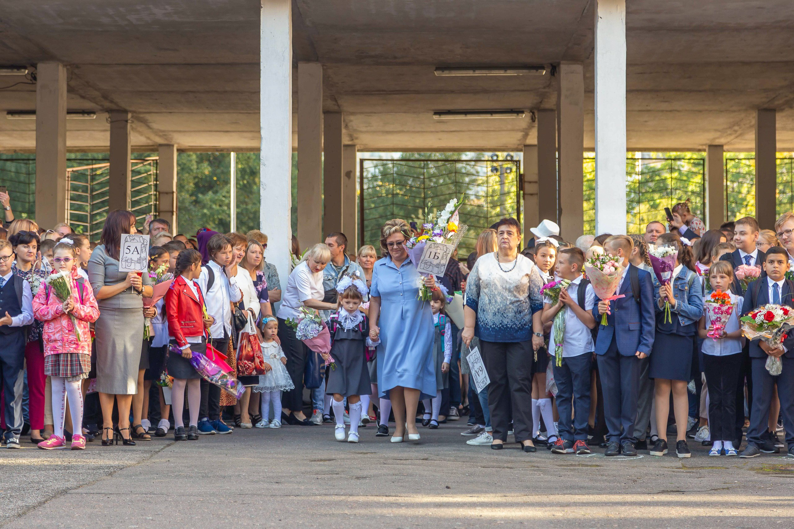 Линейка 1 сентября. Свадебный и Репортажный фотограф в Санкт-Петербурге
