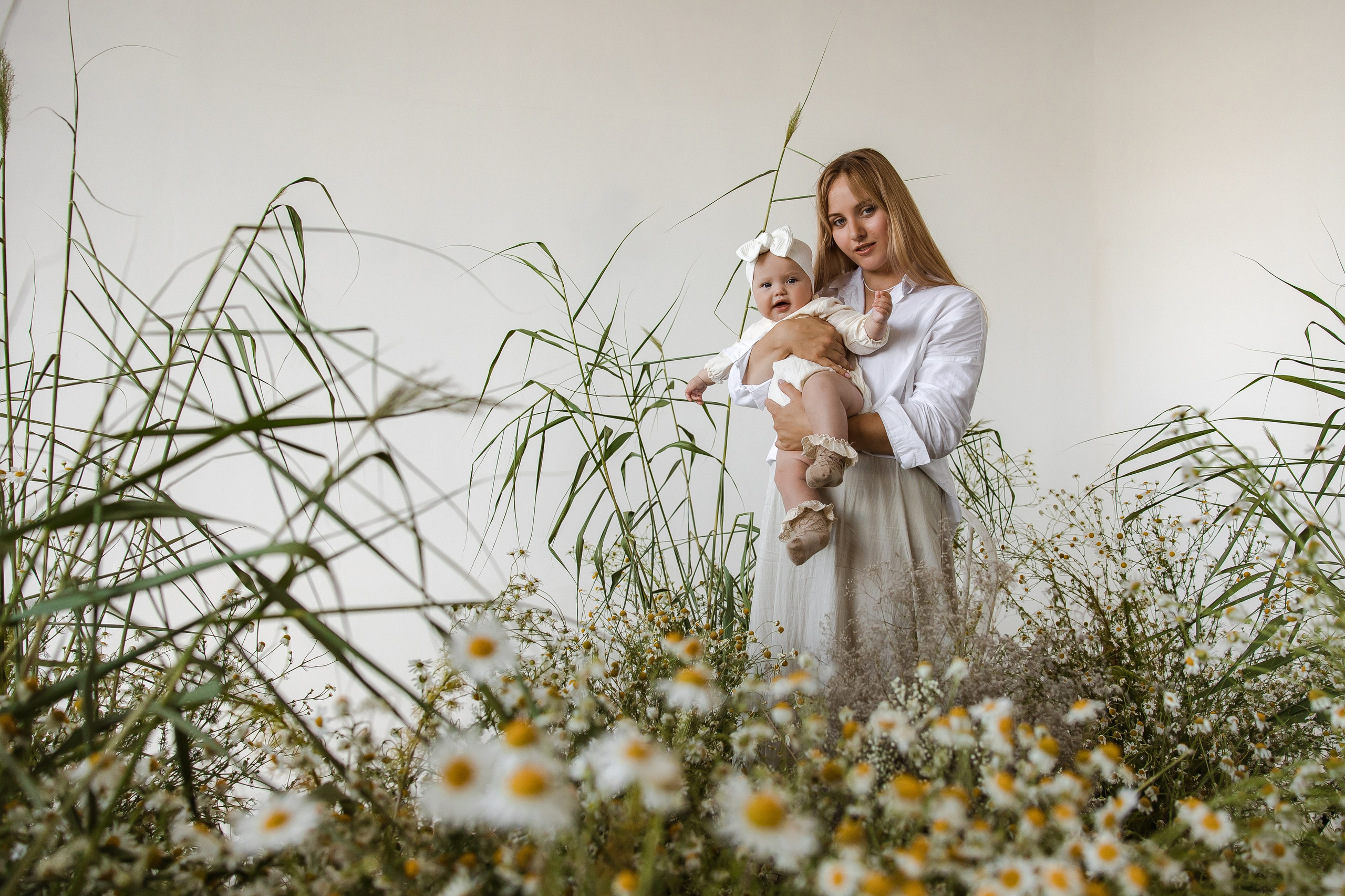 Фотосессия с ромашками мамы и дочки в Тольятти. Свадебный и семейный фотограф в Самаре и Тольятти | Елена Топанцева