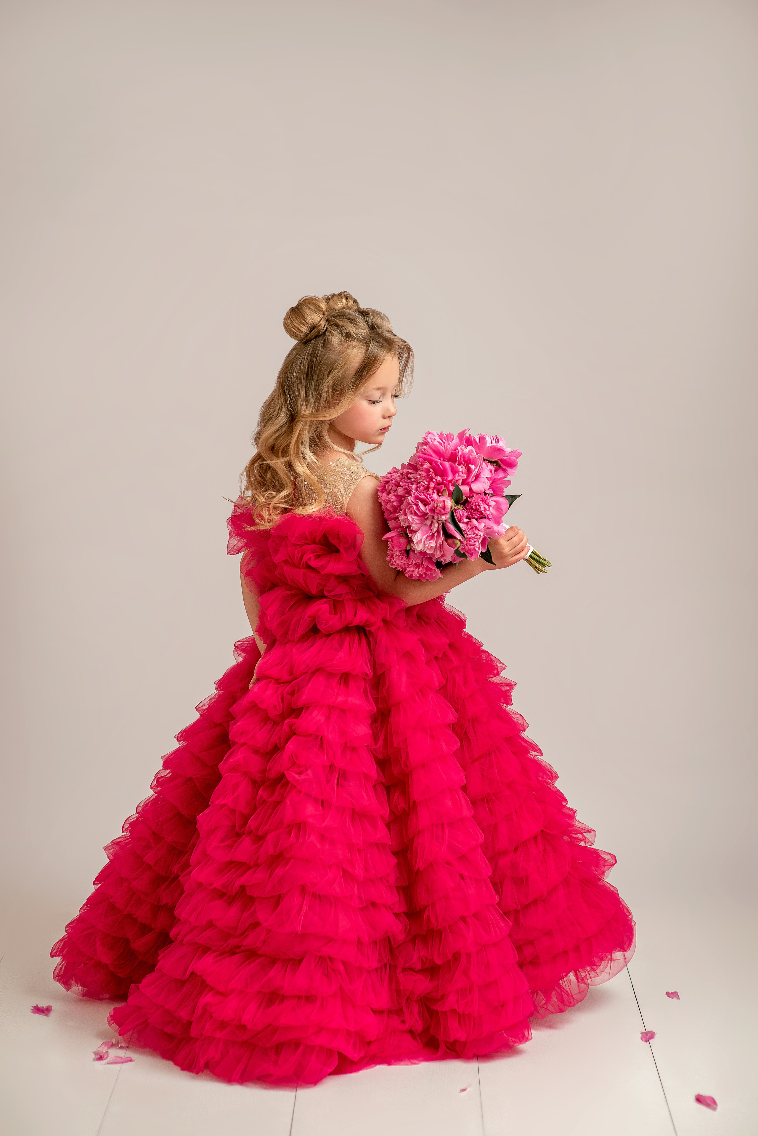 Полина пионы, гартензия. Семейный и детский фотограф Наталья Горда