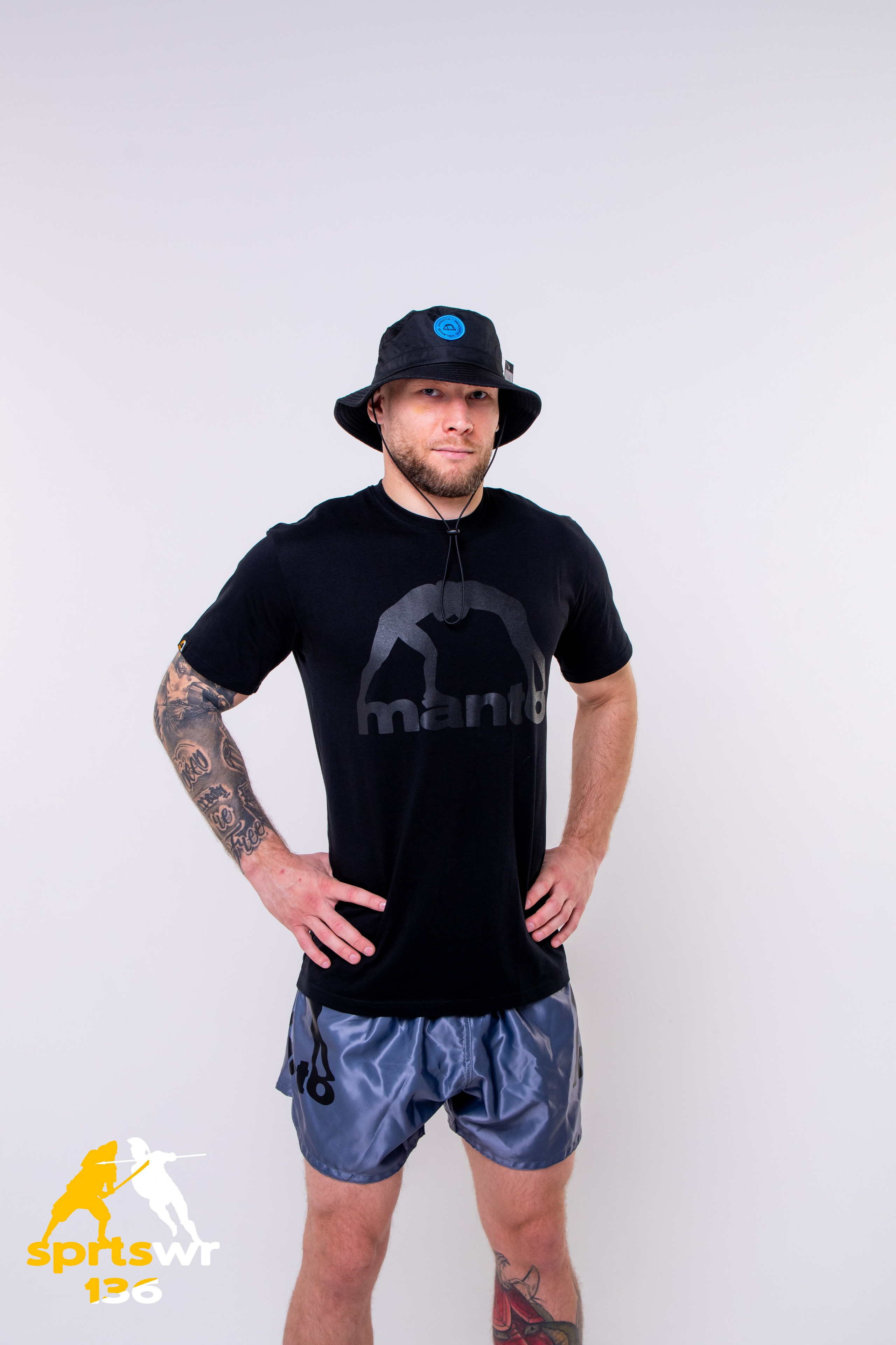 Одежда для мужчин. Профессиональная фотостудия в Санкт-Петербурге «Точка»