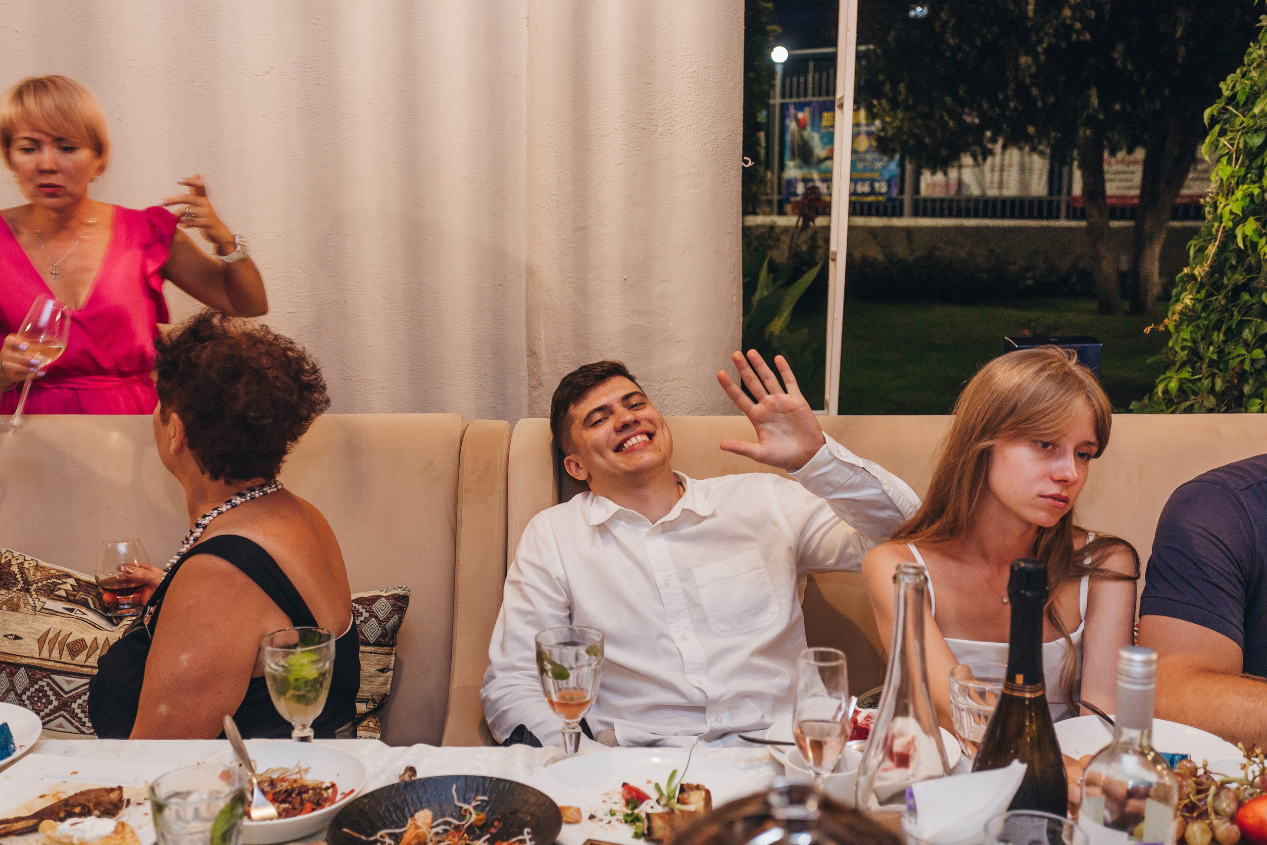 День рождение в уютном ресторане. Фотограф Денис Денисов