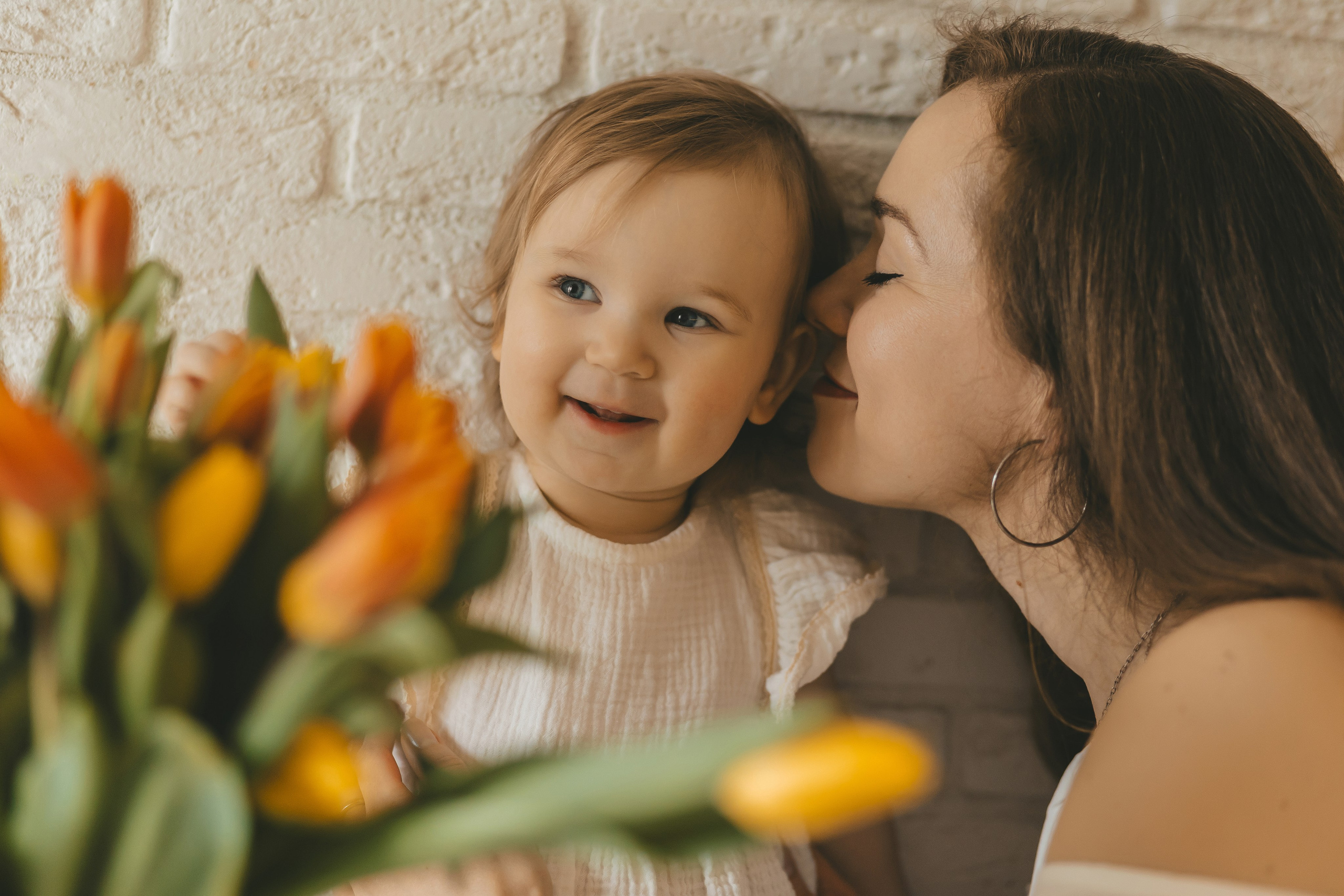 Весенняя домашняя семейная фотосессии мамы с дочками. Семейный и женский фотограф в Москве Надежда Воробьева