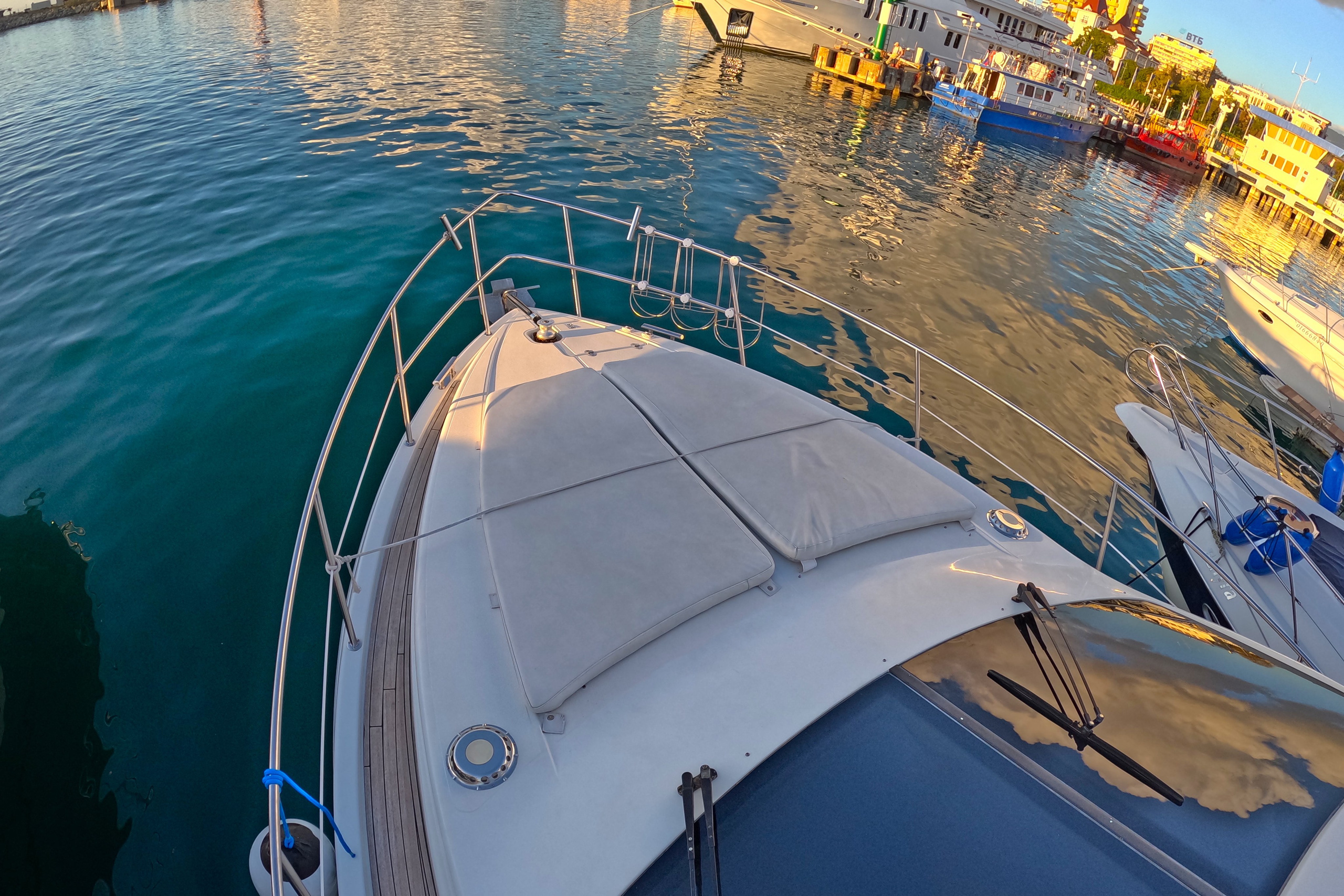 Яхта Санторини Аренда Яхты в Сочи Яхтанаморе YACHTNAMORE YACHTANAMORE