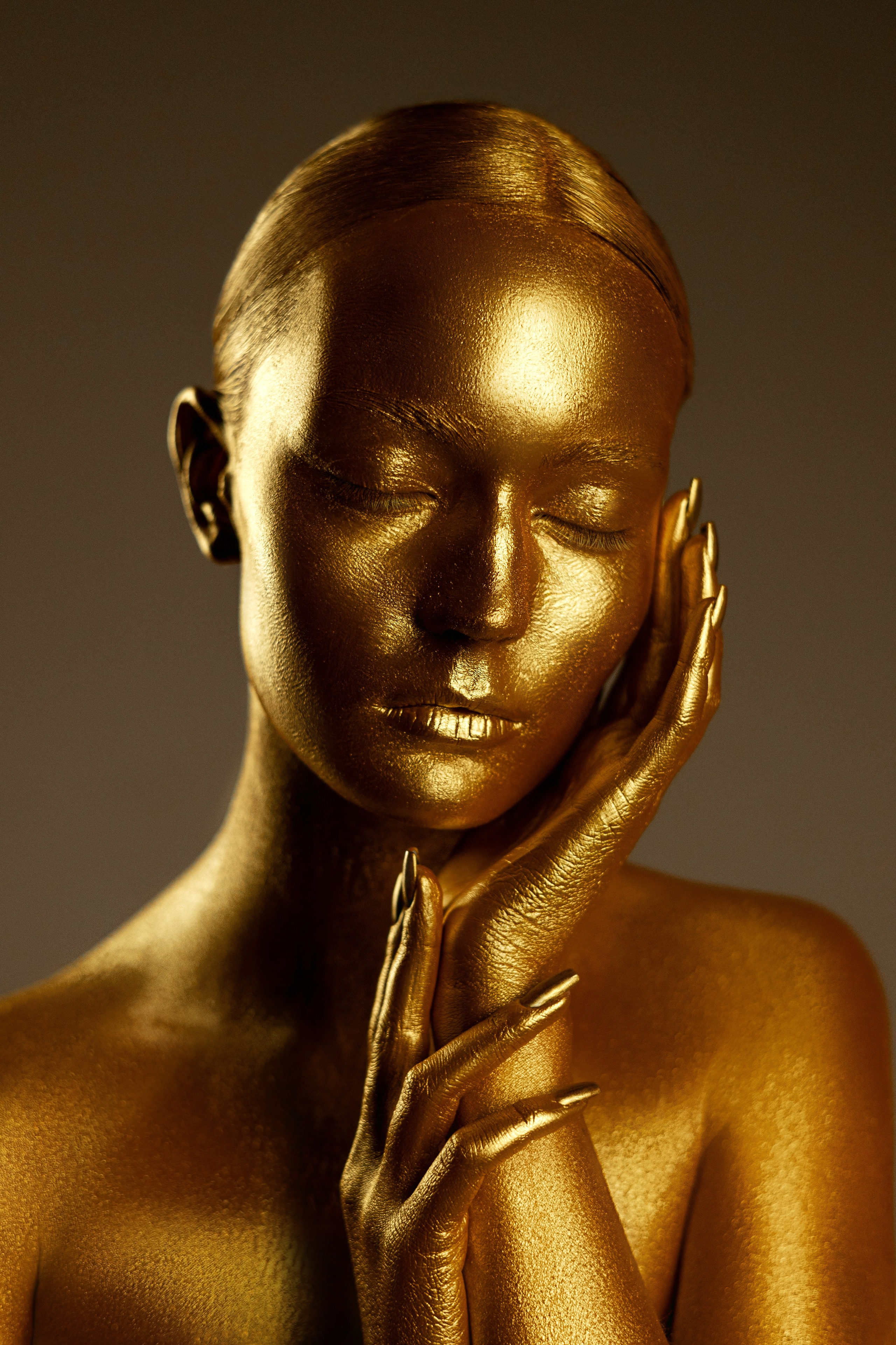 Лиза: золотая статуя. Фотограф Белов Тимофей | Красноярск