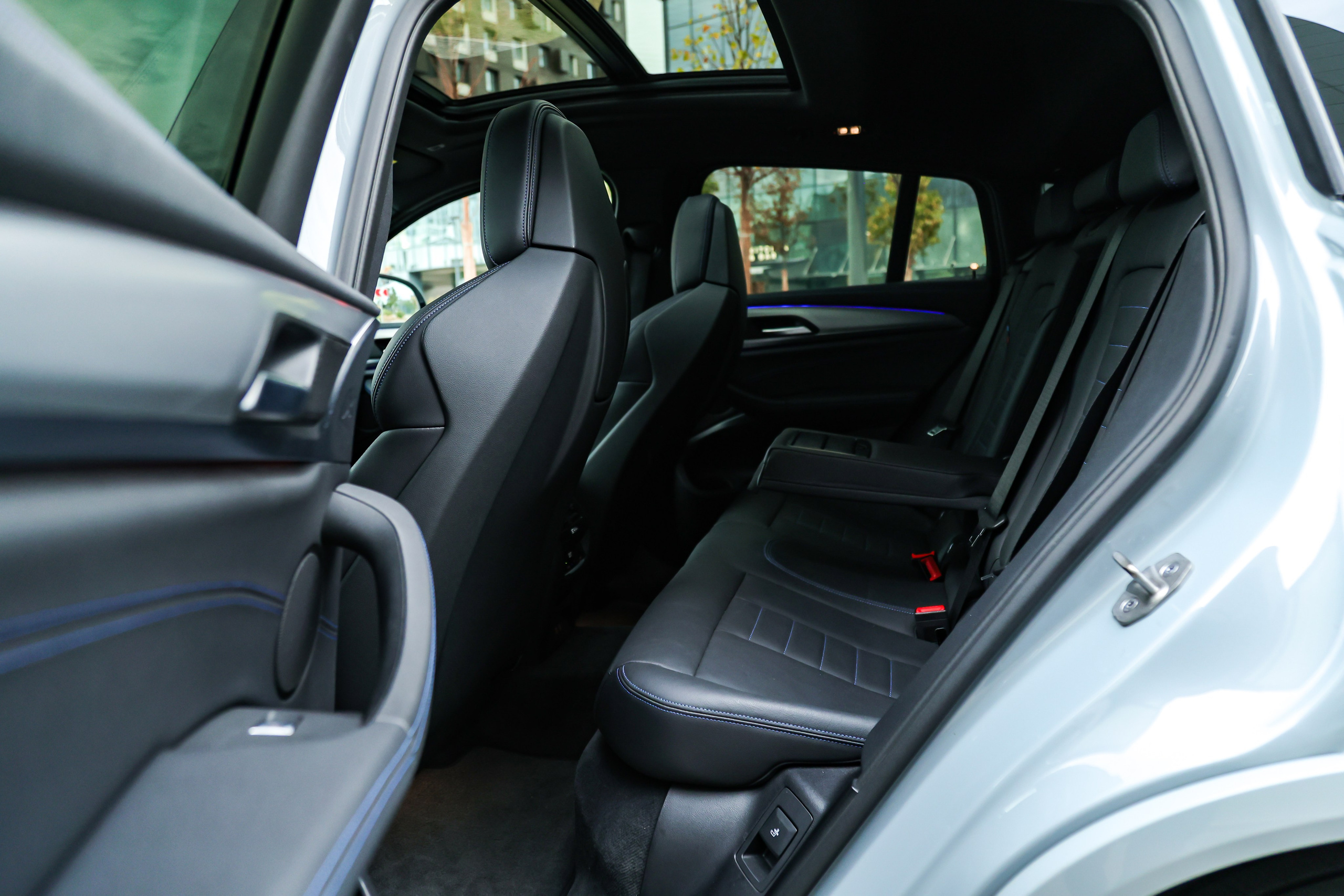 2021 BMW X4. Mixturecaptures