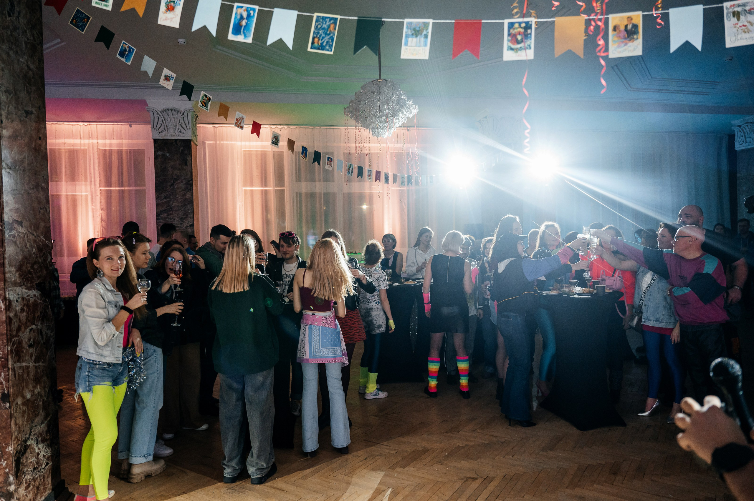 Корпоратив в стиле 90-х. Фотограф Дмитрий Сермяжко