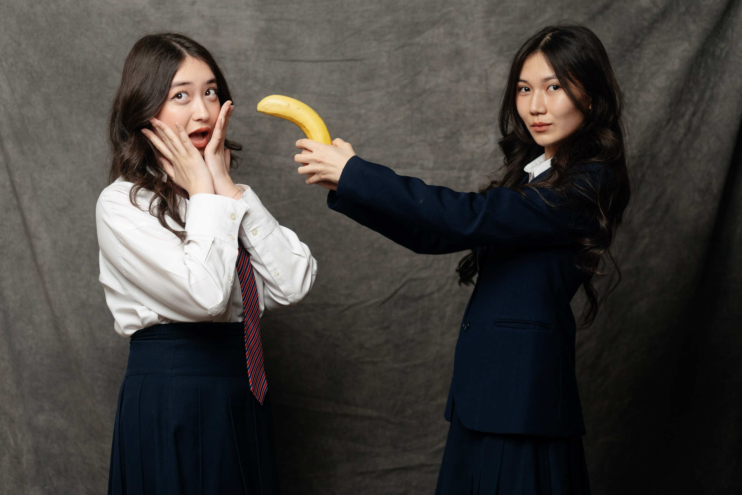 По двое. Выпускные альбомы в Нур-Султане (Астана) и по всему Казахстану