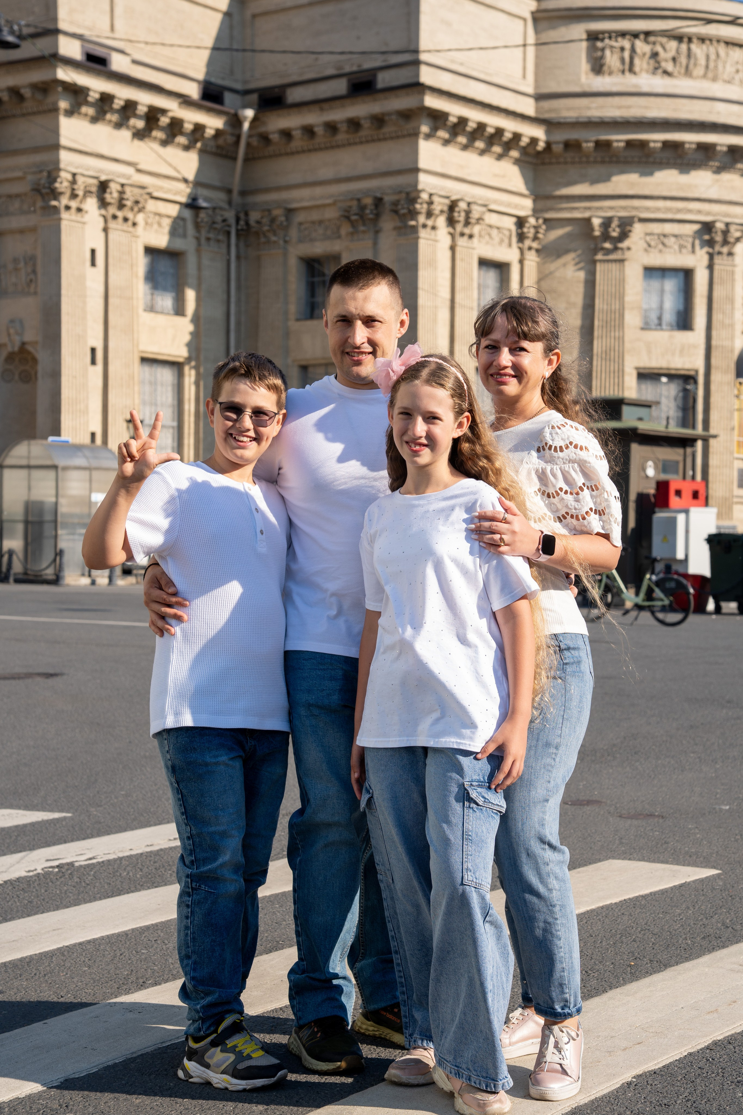 Фотопрогулка для семьи по достопримечательностям Питера. Студийный и портретный фотограф в САНКТ-ПЕТЕРБУРГЕИрина Махаон