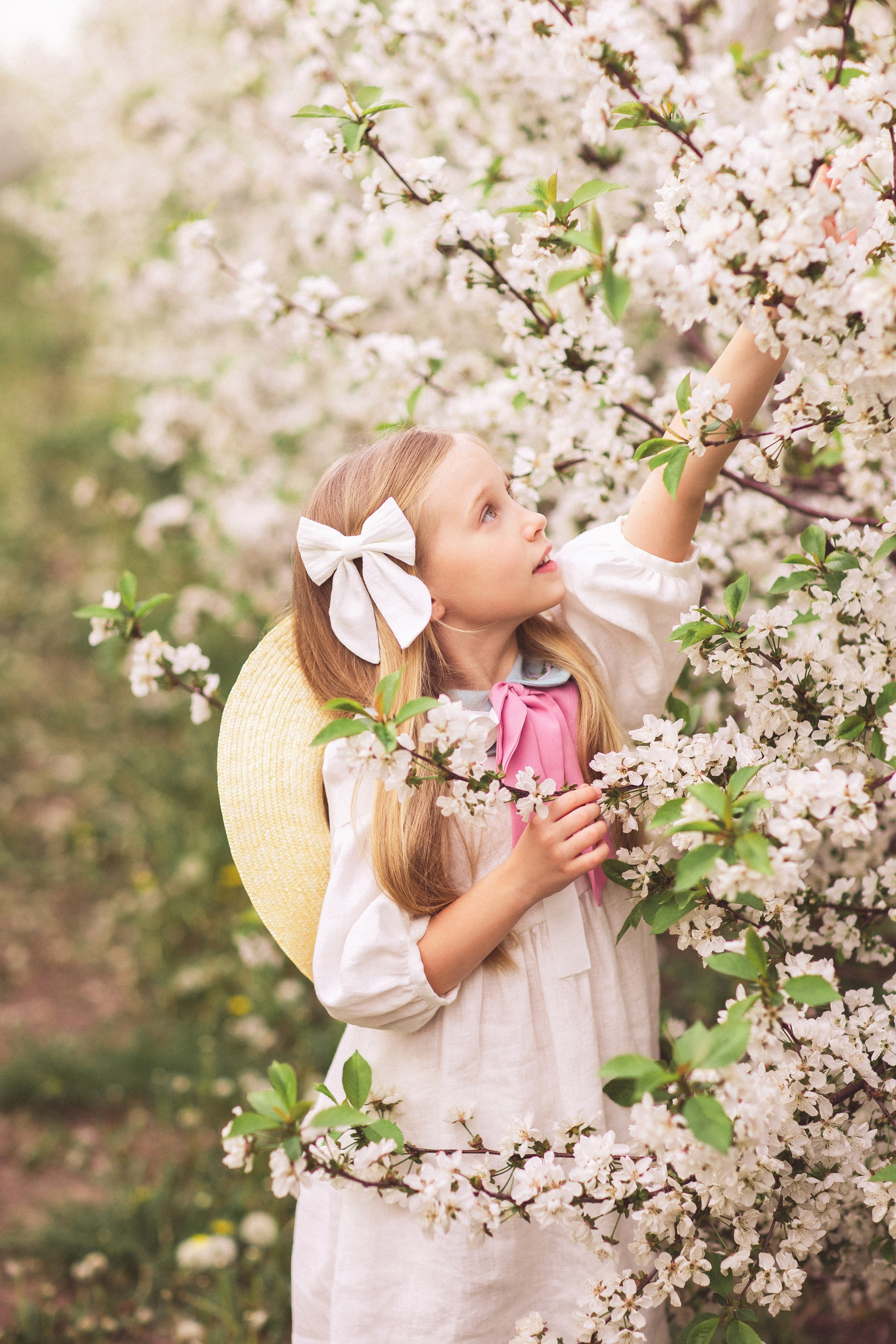 Фотосессия в цветущем саду с козочкой. Семейный и детский фотограф в Краснодаре Анна Трашкова