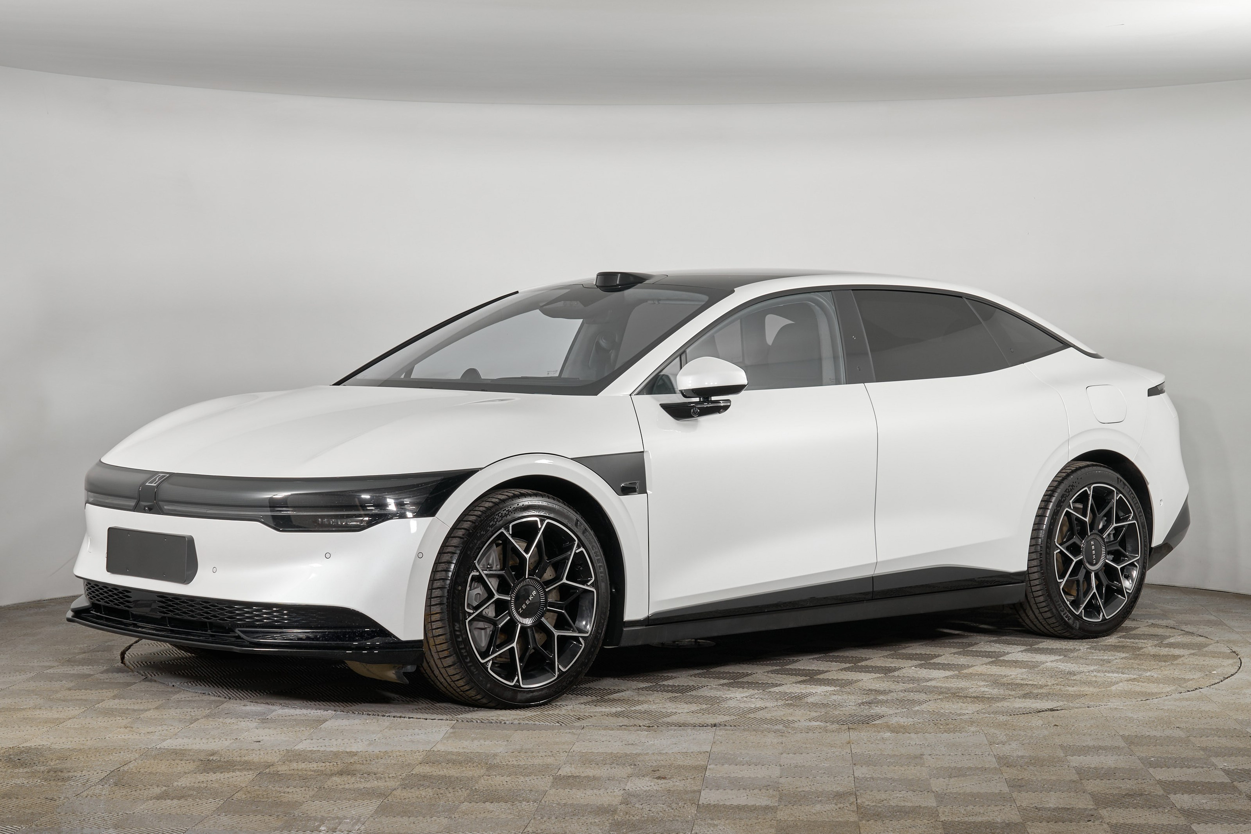 Zeekr 007_1. Фотограф Николай Прокофьев модельные тесты в Москве