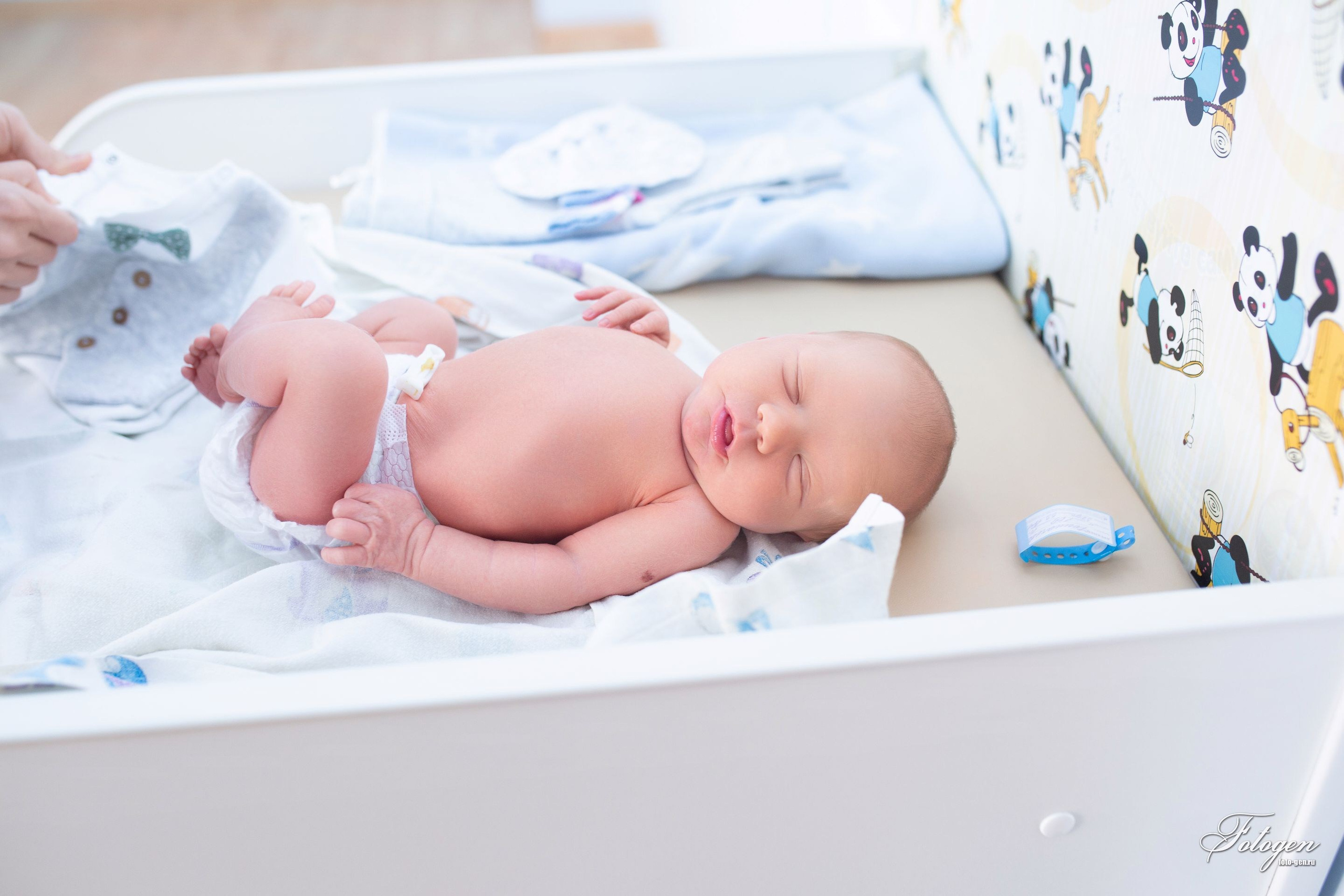 Фотосессия выписки из роддома в Краснодаре | Портфолио Fotogen. Интерьерная фотостудия FOTOGEN г. Краснодар