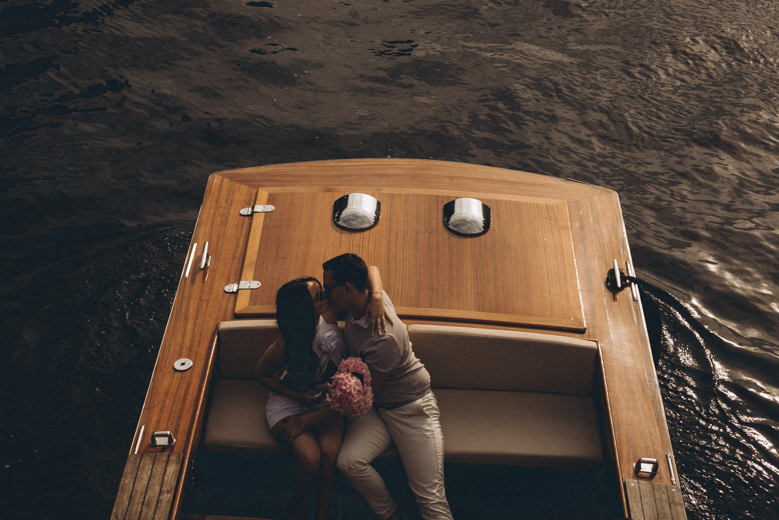 СВАДЕНБНАЯ СЬЕМКА НА КАТЕРЕ ПО КАНАЛАМ САНКТ-ПЕТЕРБУРГА И В АКВАТОРИИ НЕВЫ. Профессиональный фотограф, Санкт-Петербург — Виктория Богомолова