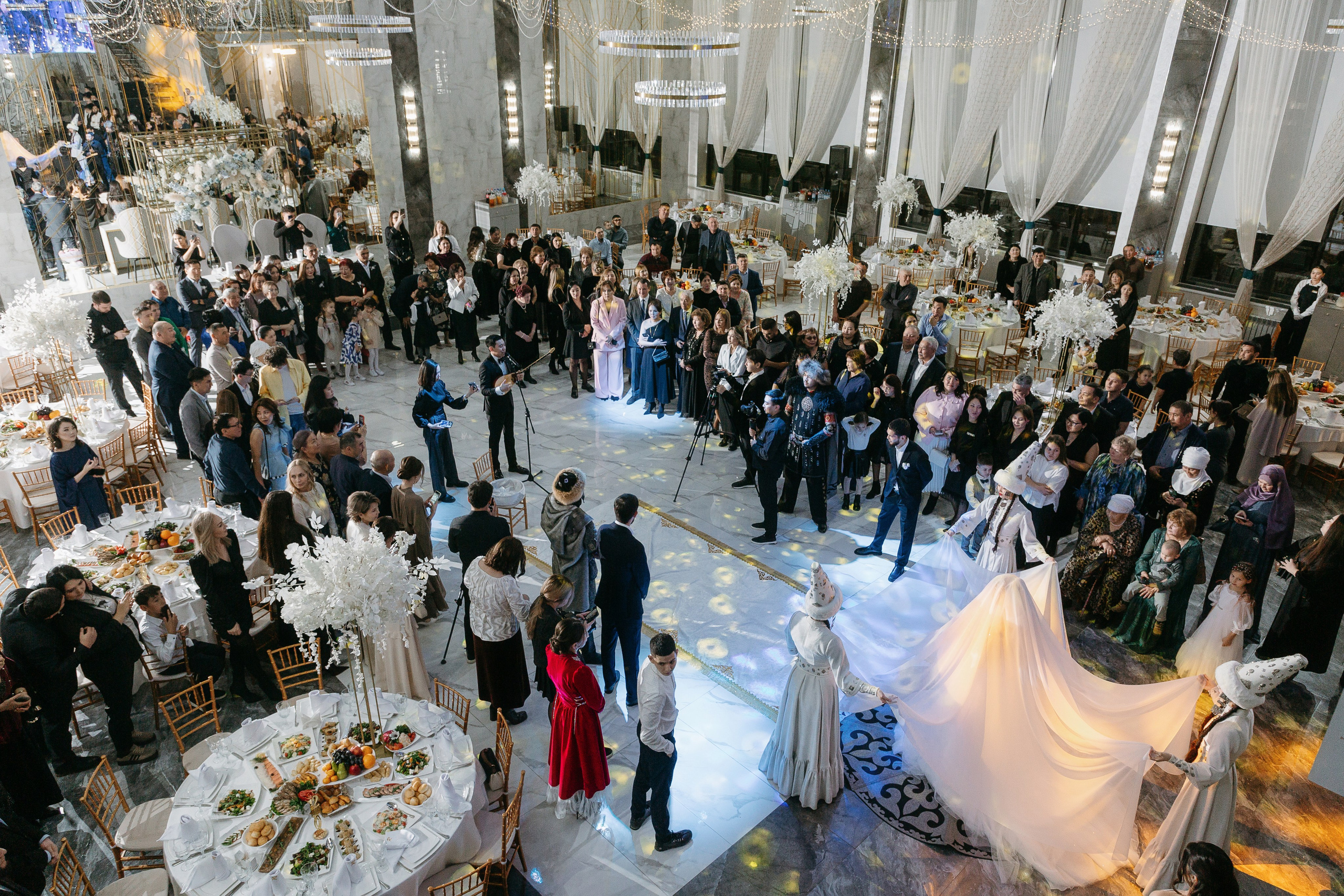 ФОТОГАЛЕРЕЯ. Ведущий Шоумен Алмас Каллемов