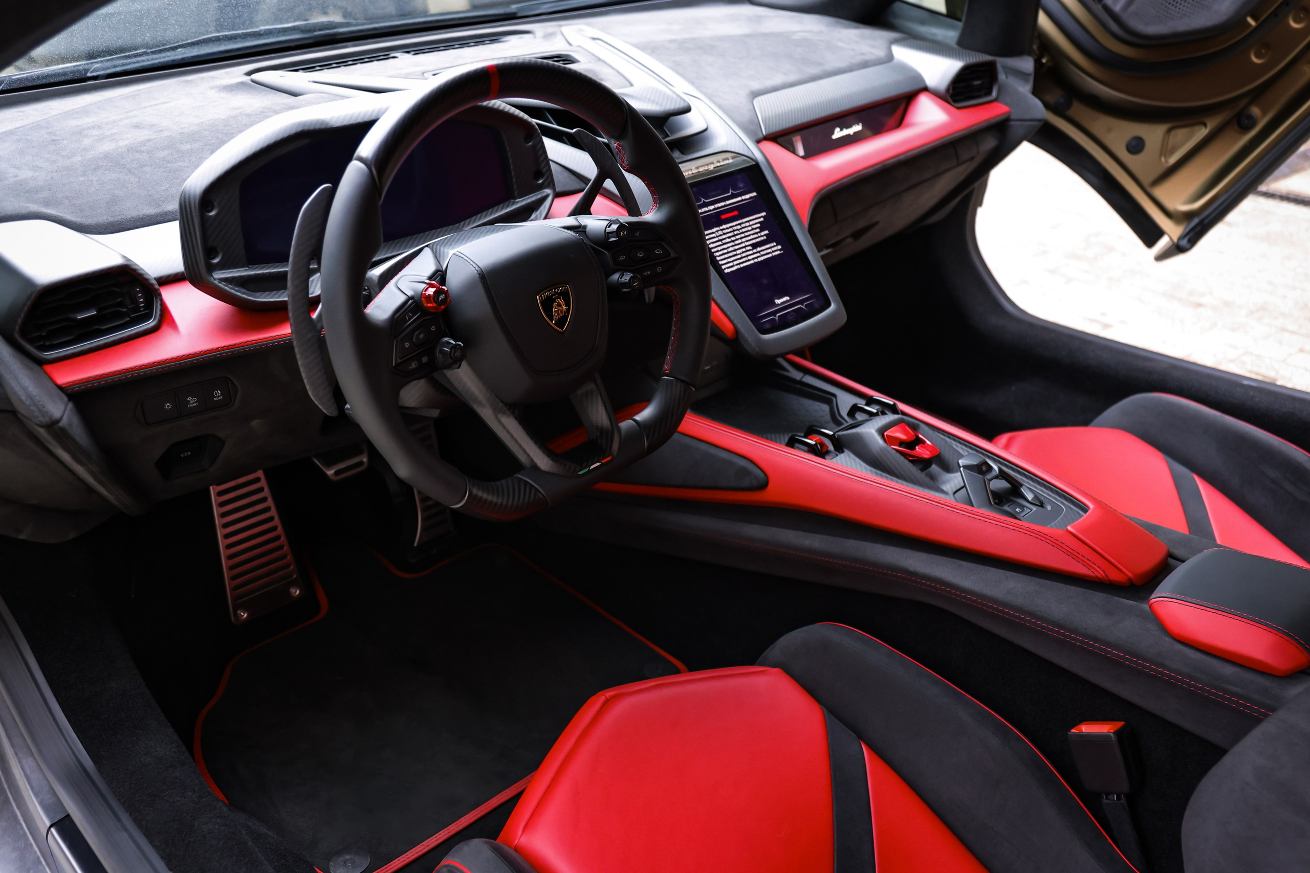 2024 Lamborghini Revuelto 6.5 AMT. Mixturecaptures