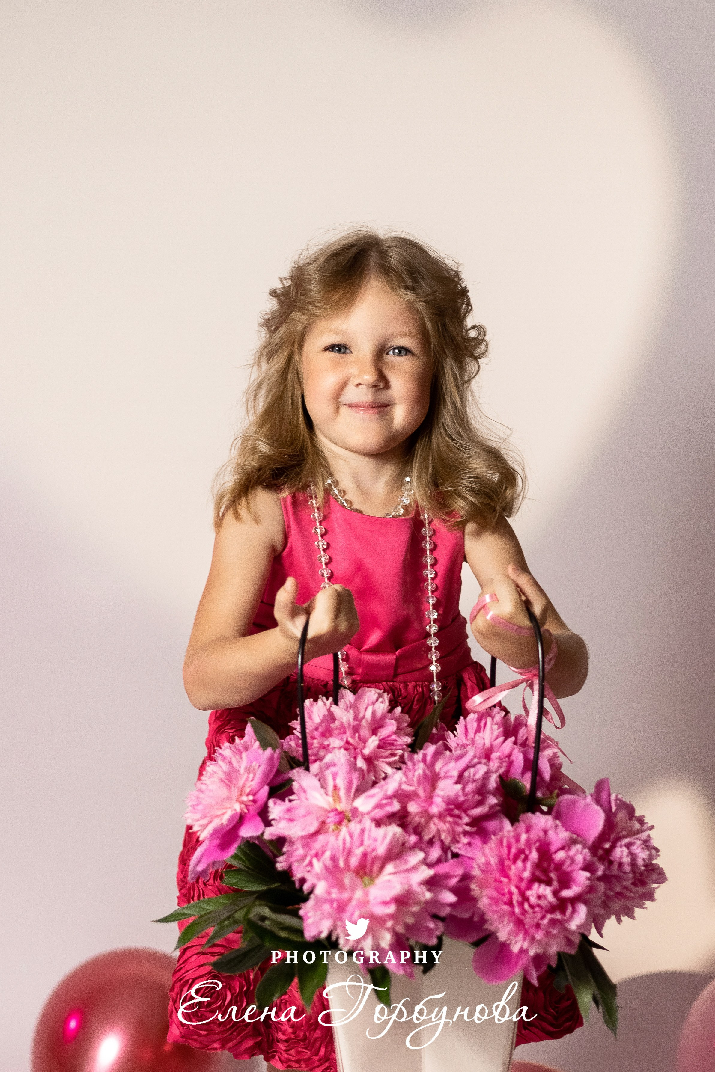 «Модница в розовом» В моей студии. Вероника и Александра. 2024. Фотограф Пермь. Свадьбы. Семья и дети, школа, д. сад. Фотокниги