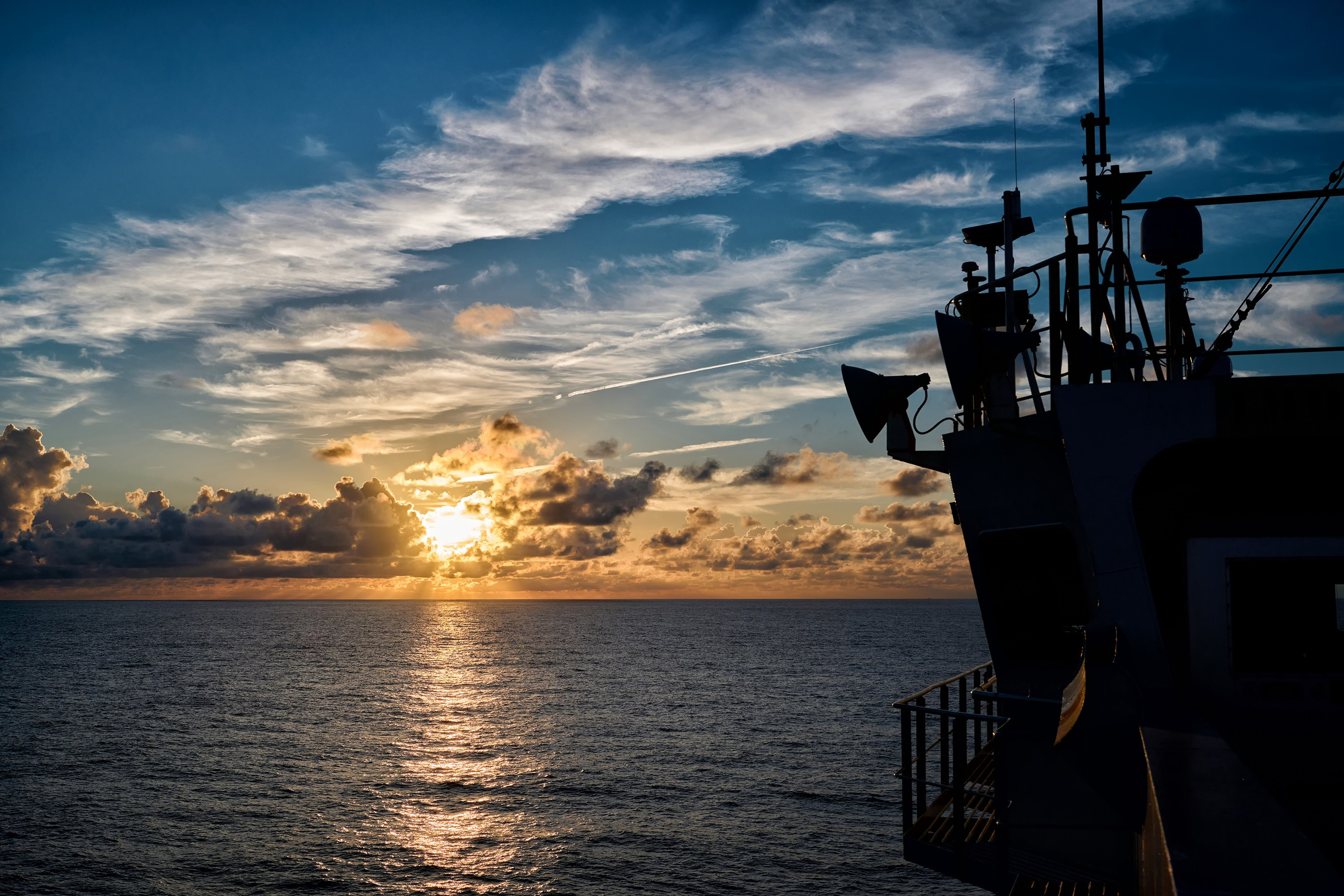 Романтика работы в море. Romanticism of work at sea. Яркие фото на Чёрном море