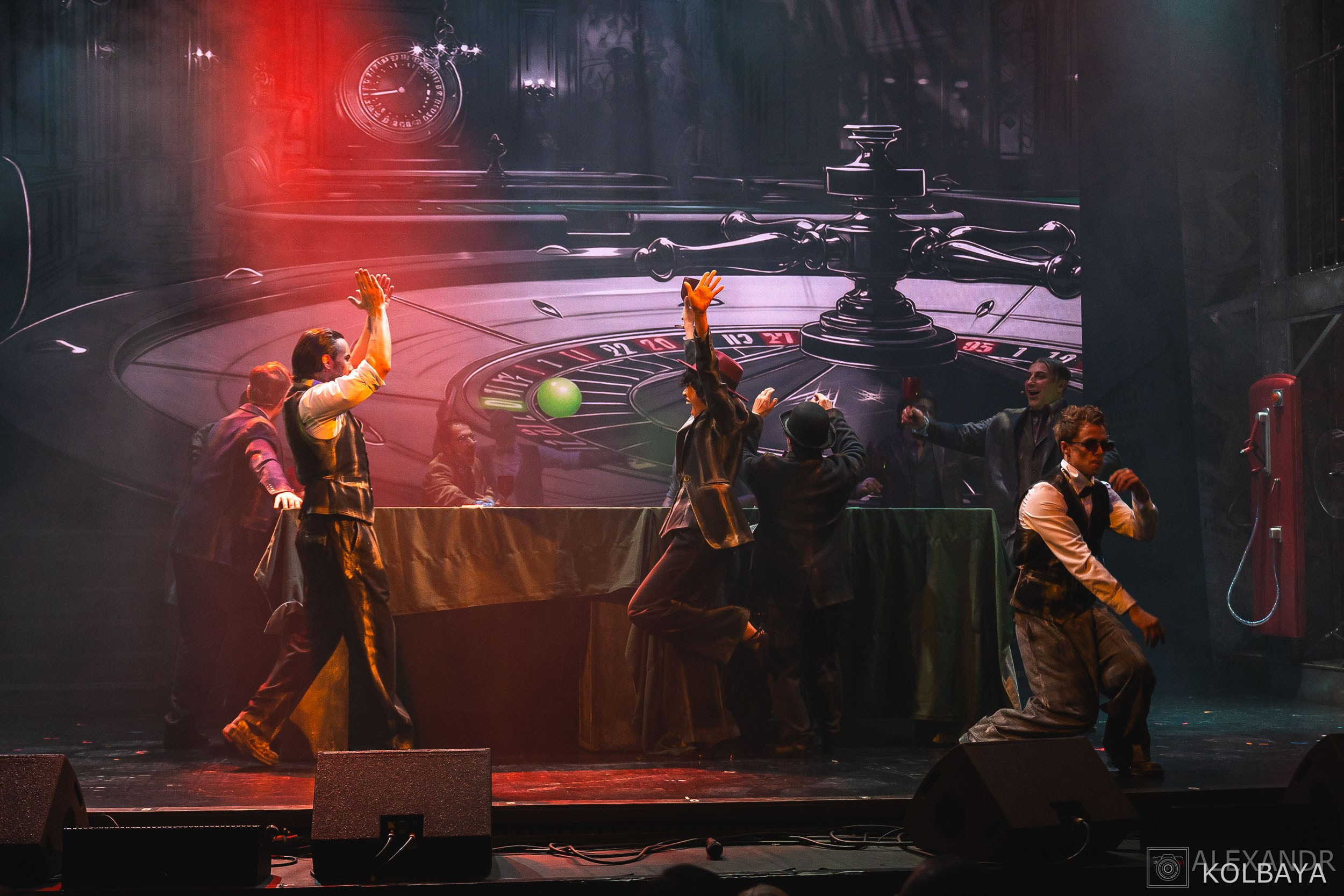 Фотографии со спектакля «Однажды в городе N». Концертный и театральный репортажный фотограф в Москве Александр Колбая