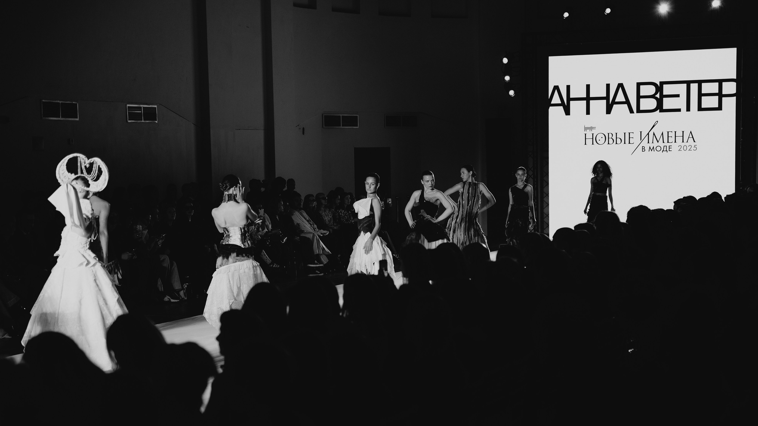 Бекстейдж показа «Новые Имена» собака.ru|ДЛТ. Портретный и репортажный фотограф в Санкт-Петербурге