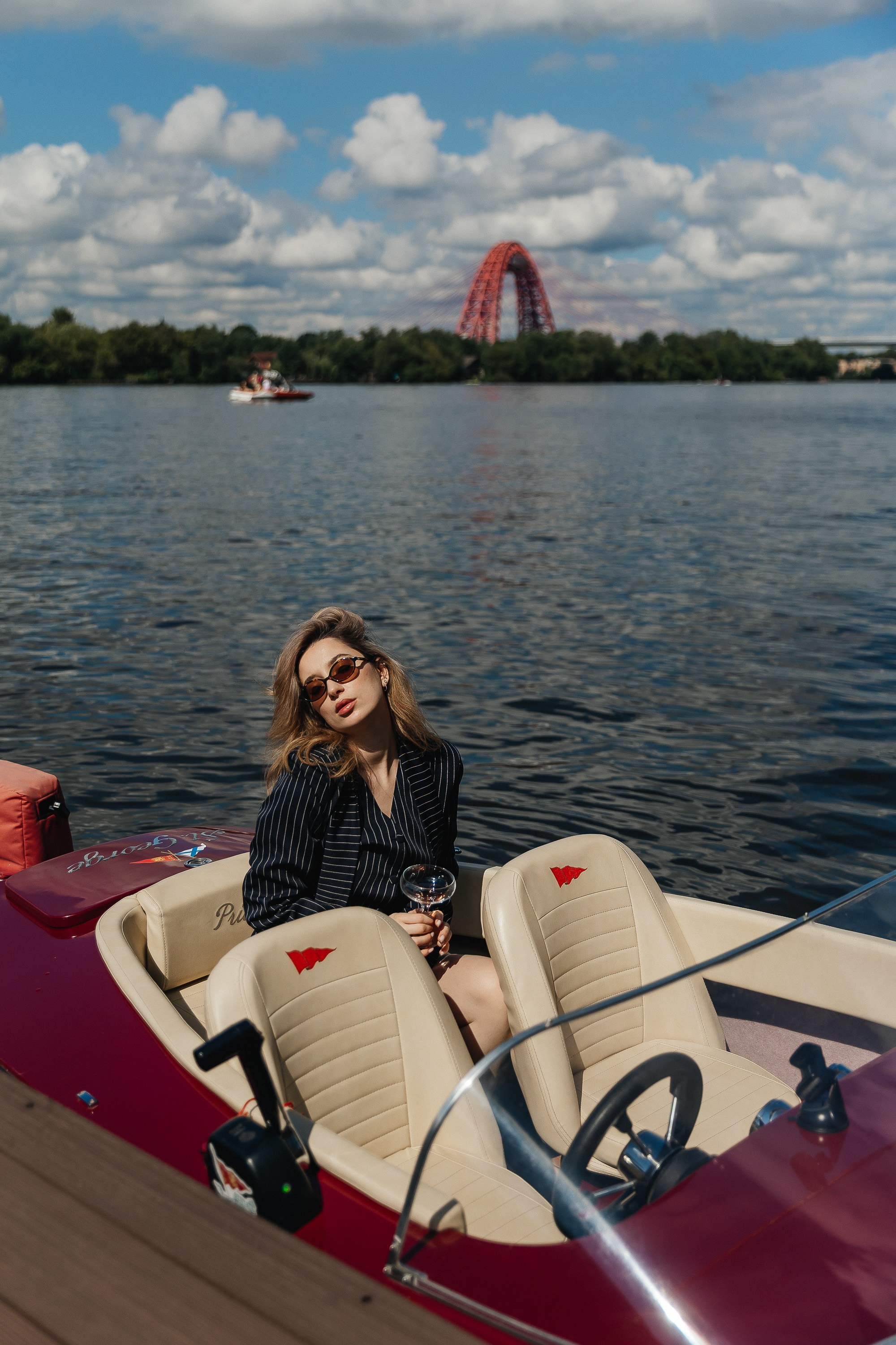 девичник на ретро катерах, ретрокатер, фотограф на девичник, прогулка на яхте, фотосессия на катере, ретро-катер, катер в москве