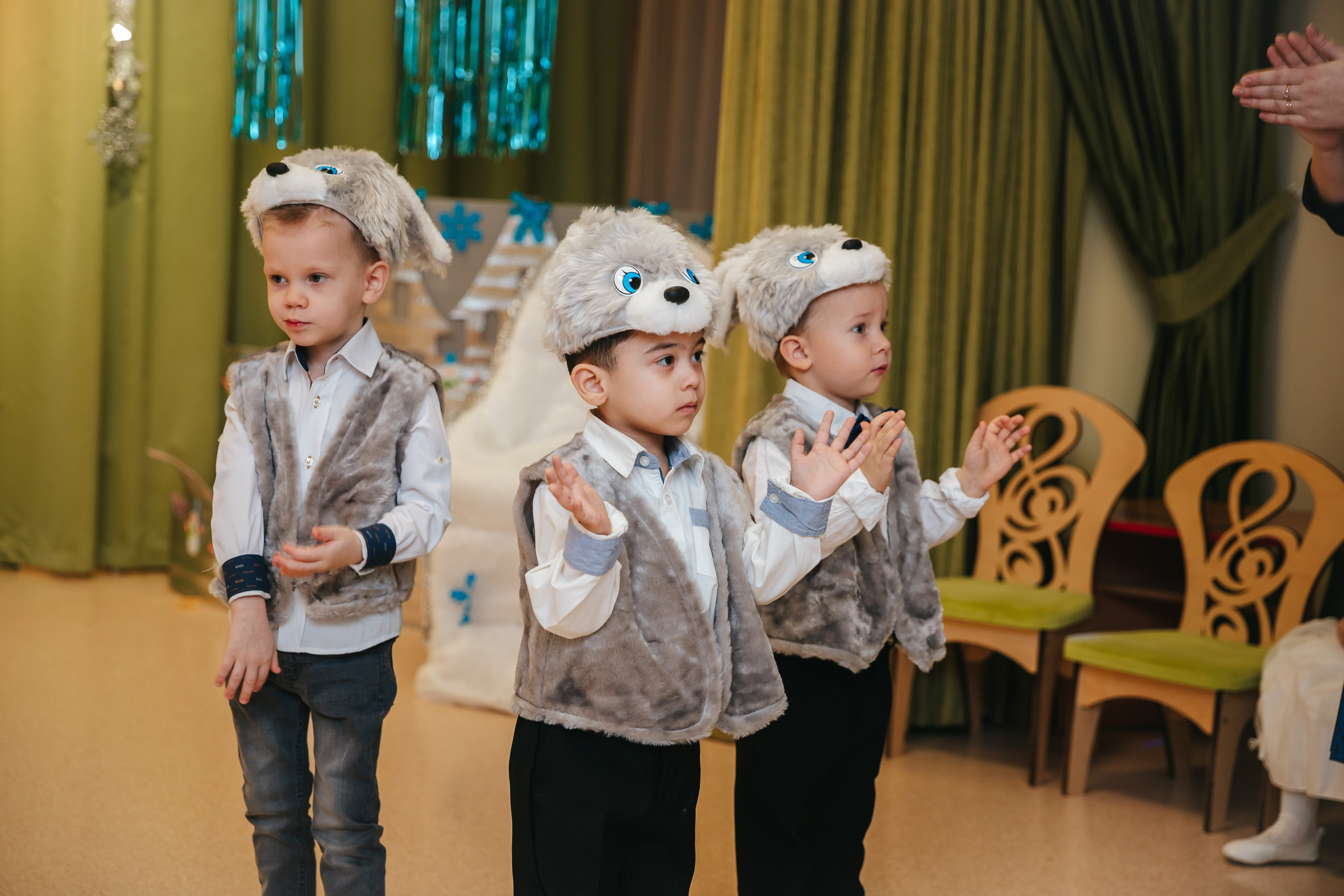 Новогодний утренник в младшей группе. Семейный lifestyle фотограф в Санкт-Петербурге Людмила Пахомова