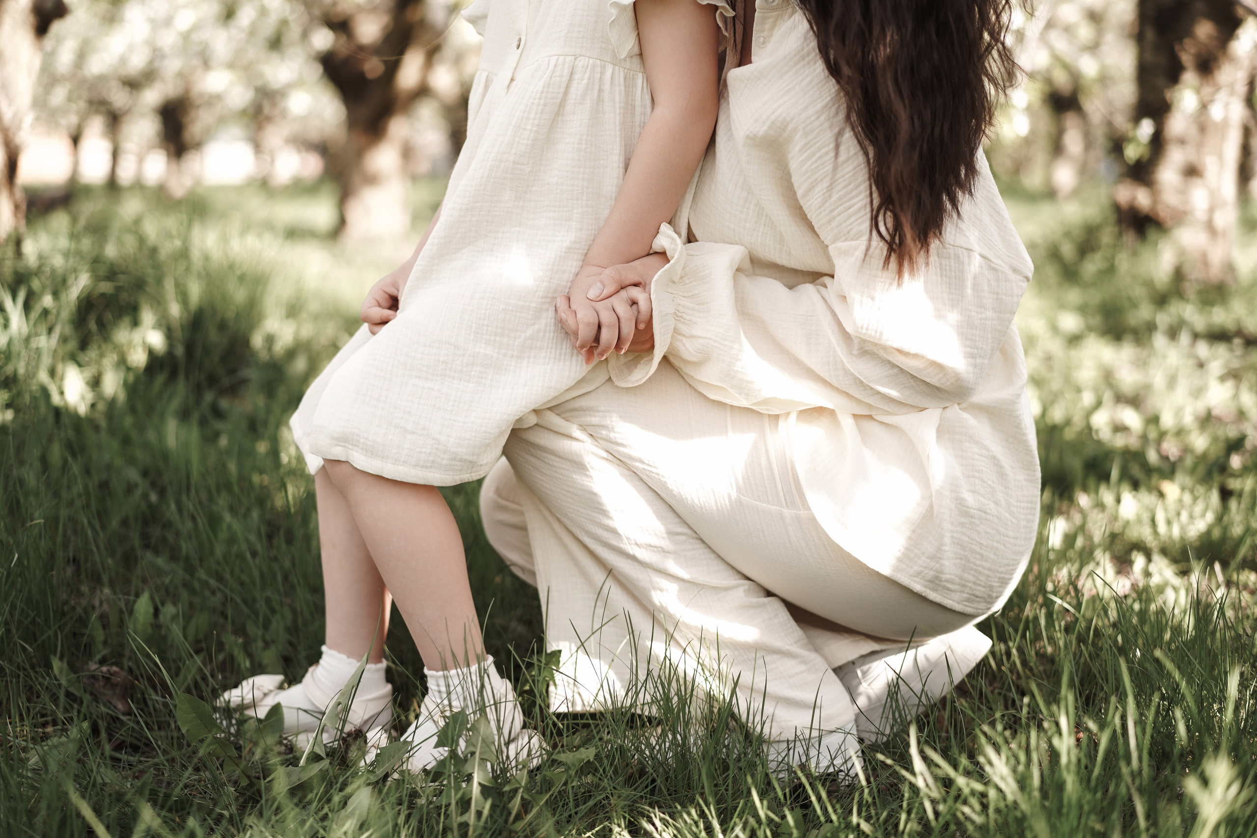 Семейная фотосессия на цветущих садах. Свадебный фотограф в Ростове-на-Дону. Таинство Крещения и Венчания, семейные фотосессии. Алёна Чёботова