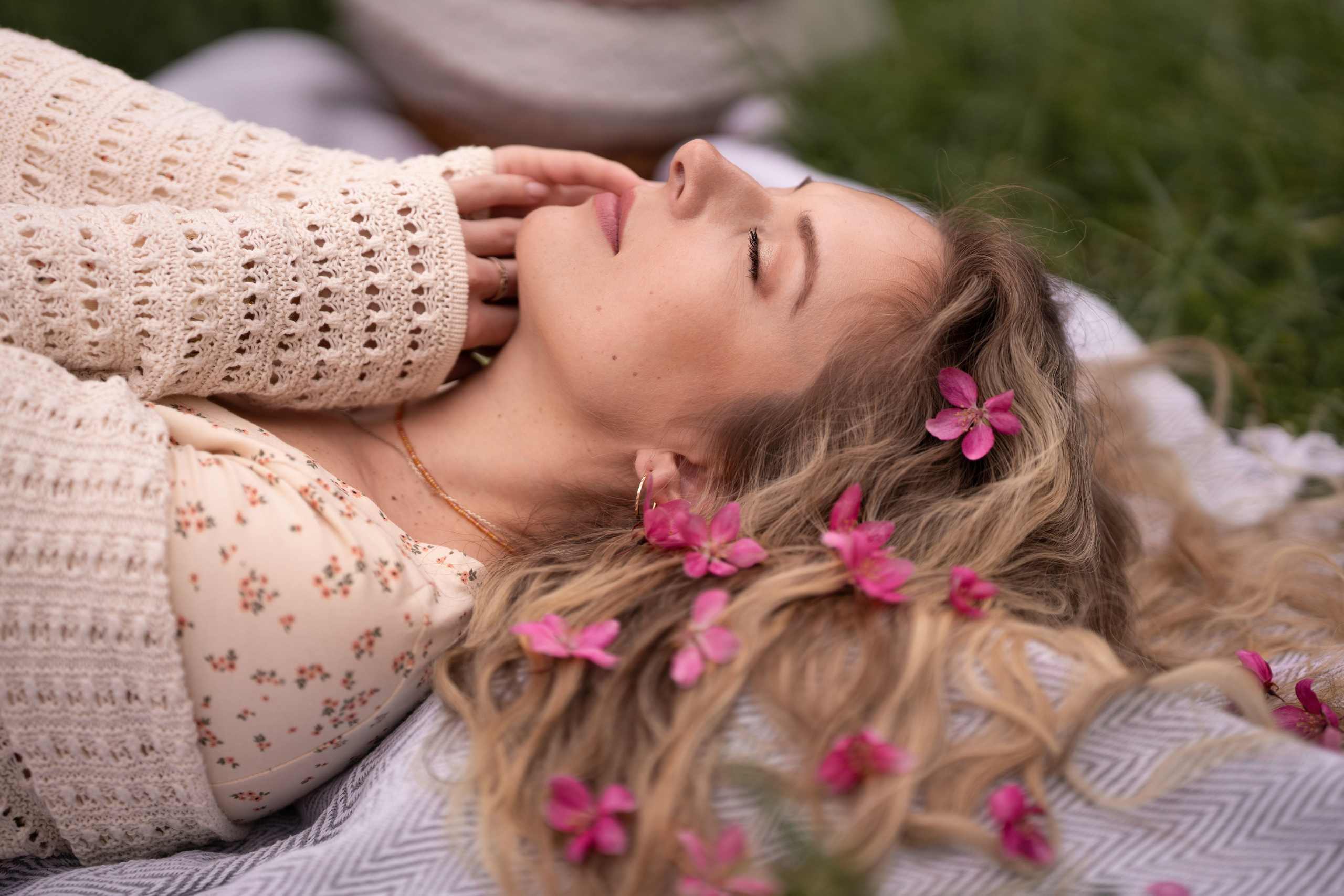 Весенняя сказка Марии в цветущем саду. Семейный и портретный фотограф в Санкт-Петербурге Татьяна Гримоть