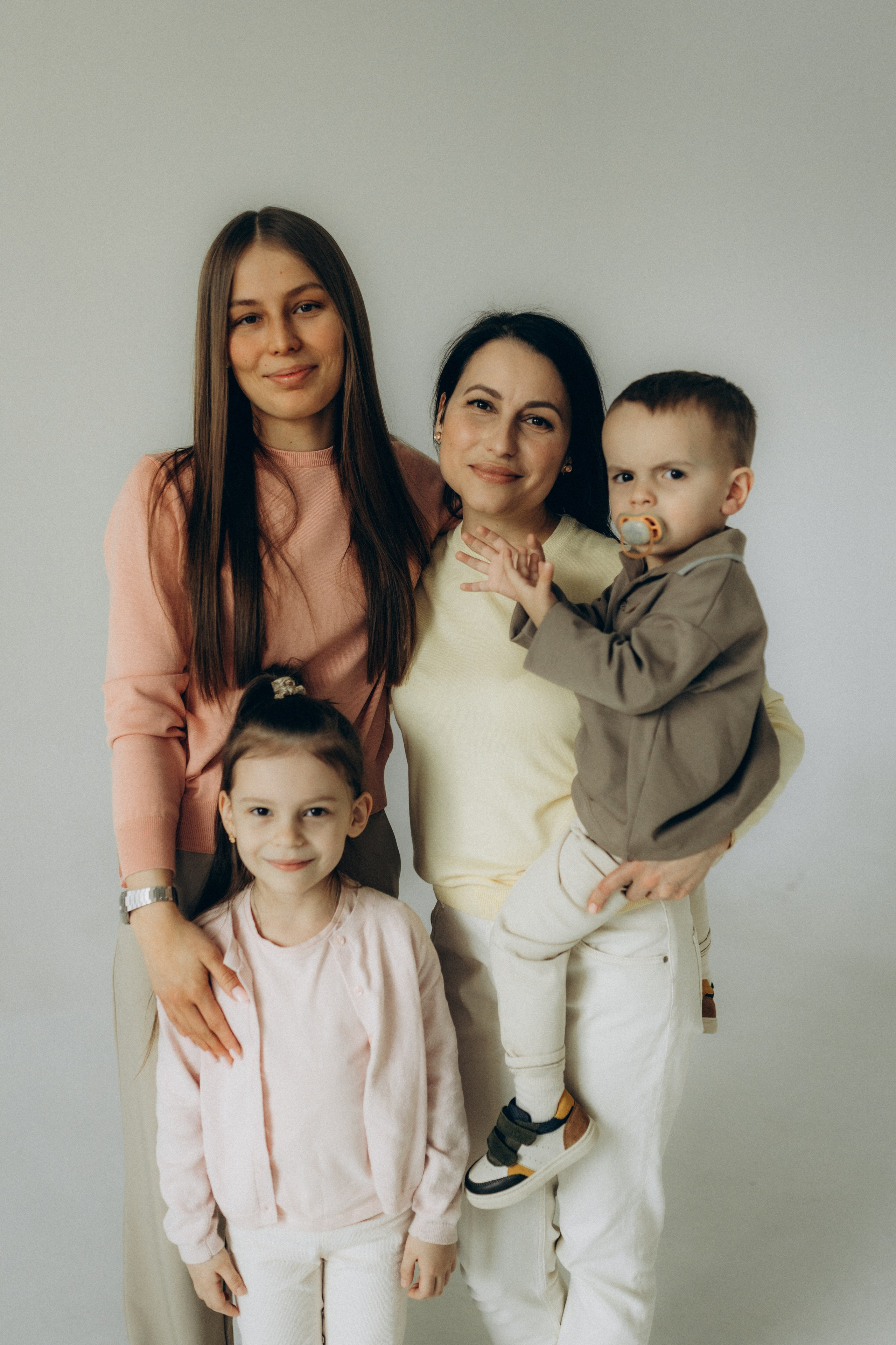 Семейная съёмка на циклораме. Фотограф НОГИНСК, Москва, Анастасия Белая