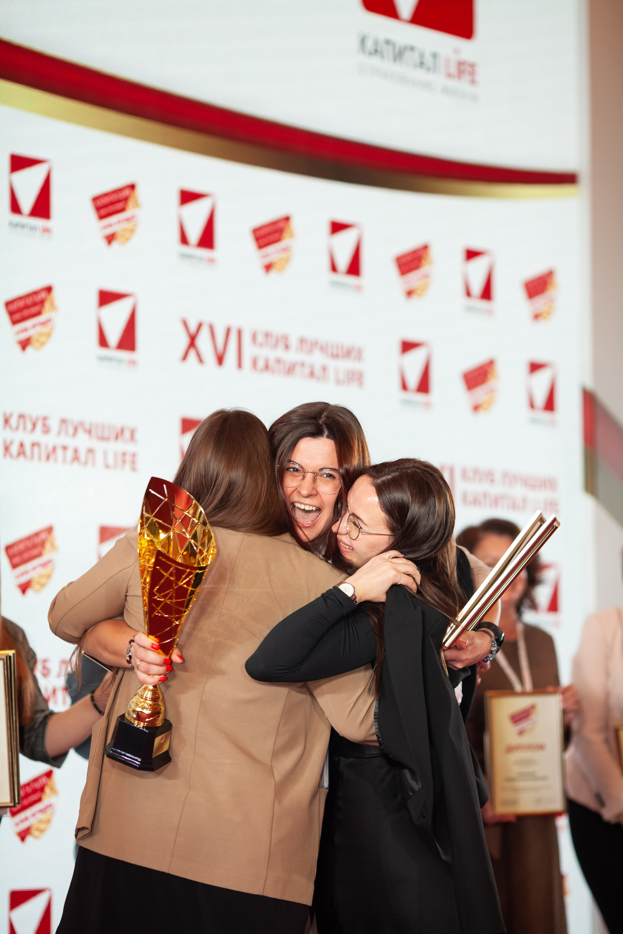 Капитал Life — Клуб Лучших в СПб. Двойняшки-фотографы Анна и Анастасия в Санкт-Петербурге