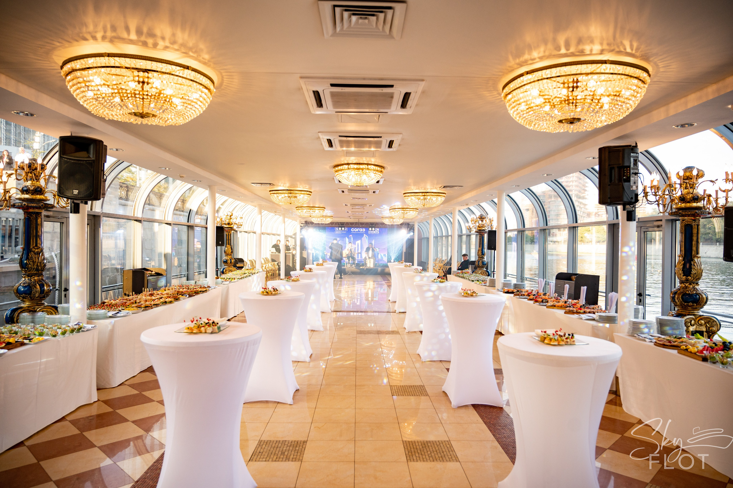 Персонал экспо. Фотограф Мария