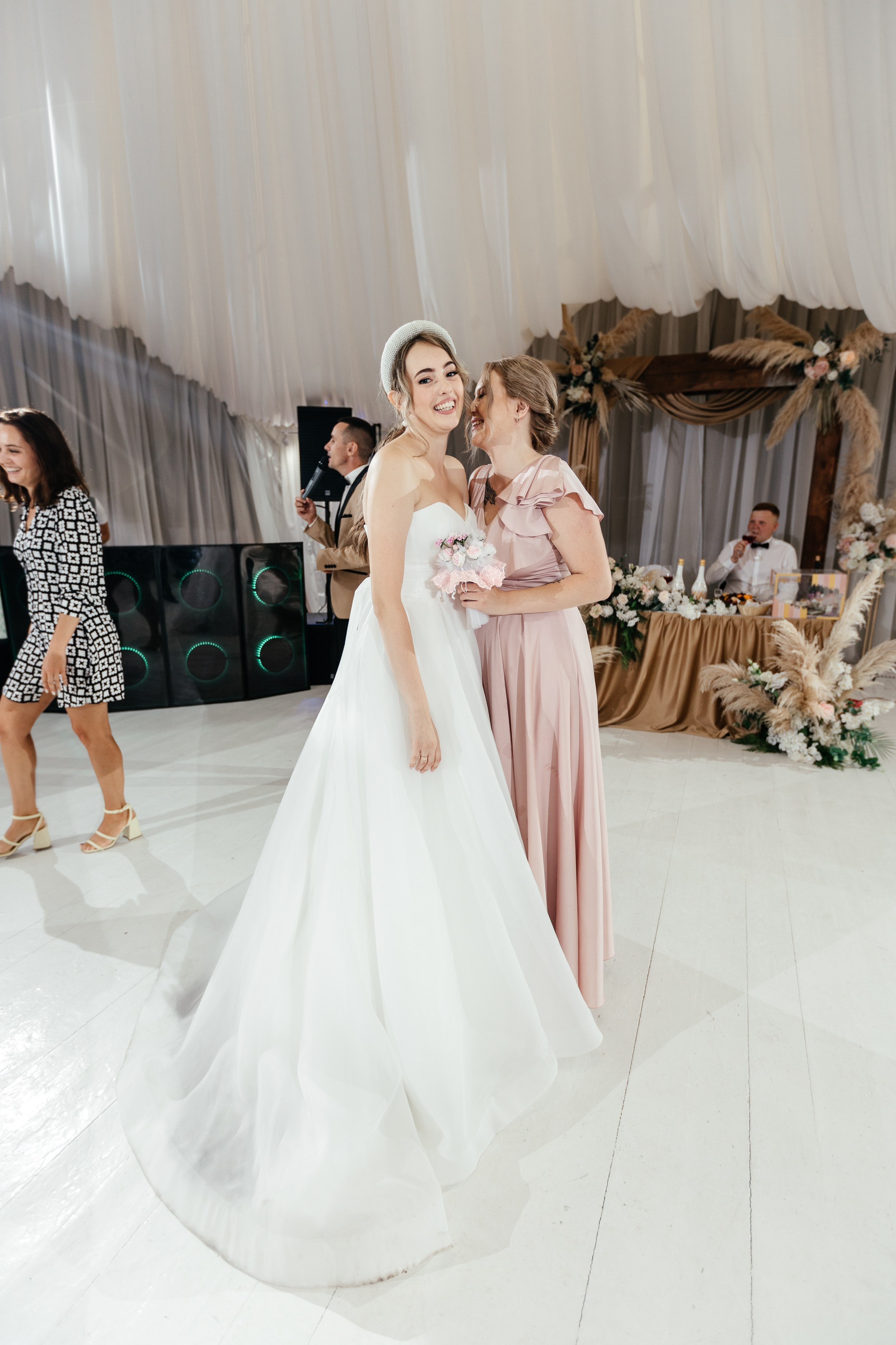 Свадебный фотограф Уфа — Руслан ГабдлисламовЖивые эмоции, красивые кадры, воспоминания на всю жизнь.Работаю по всей Республике Башкортоста. Свадебный фотограф Уфа Руслан Габдлисламов