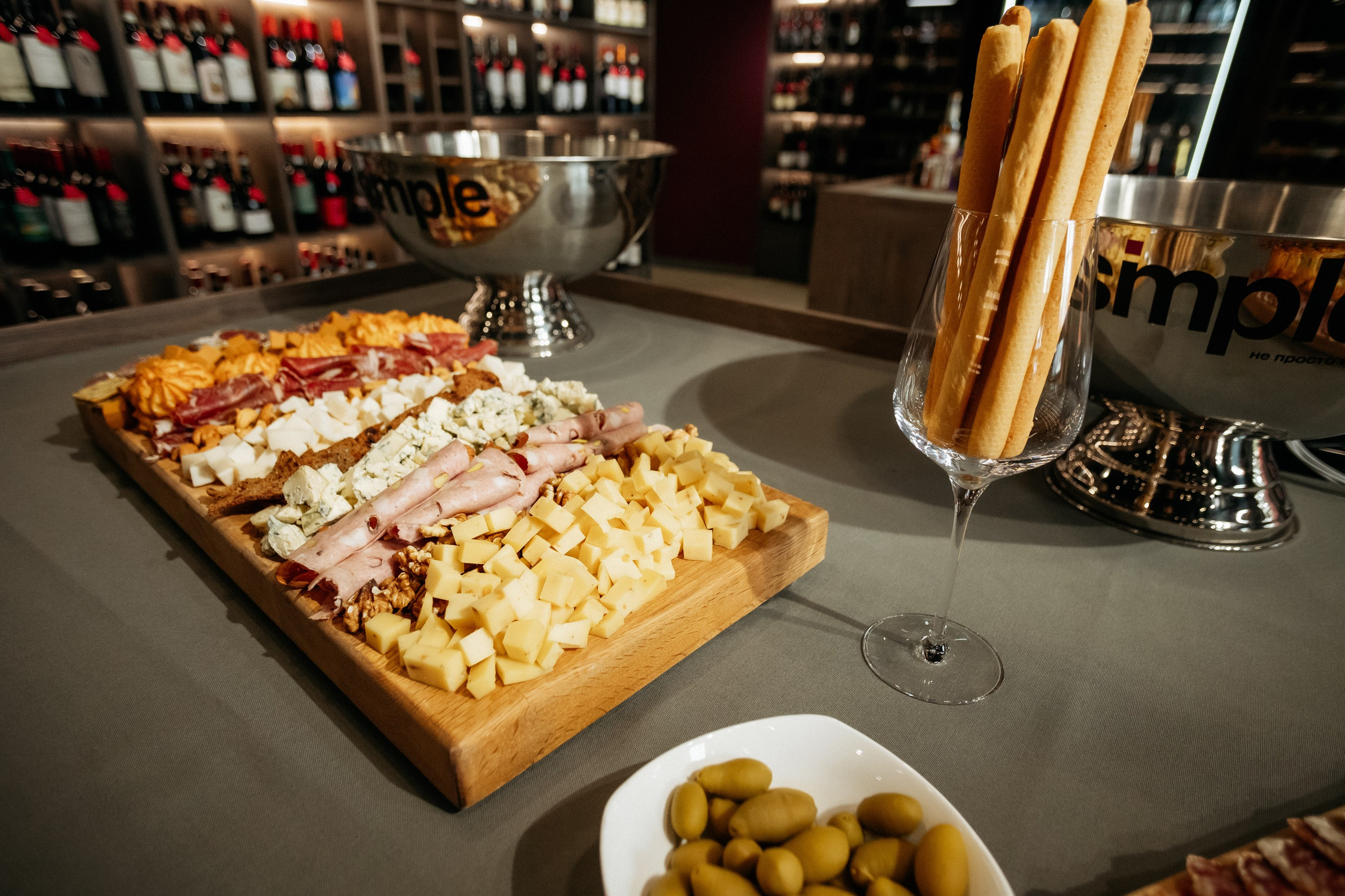 BY SIMPLE ВИНОТЕКА — ОТКРЫТИЕ. СВОИ. ФОТООТЧЕТЫ-СОБЫТИЯ-МЕСТА