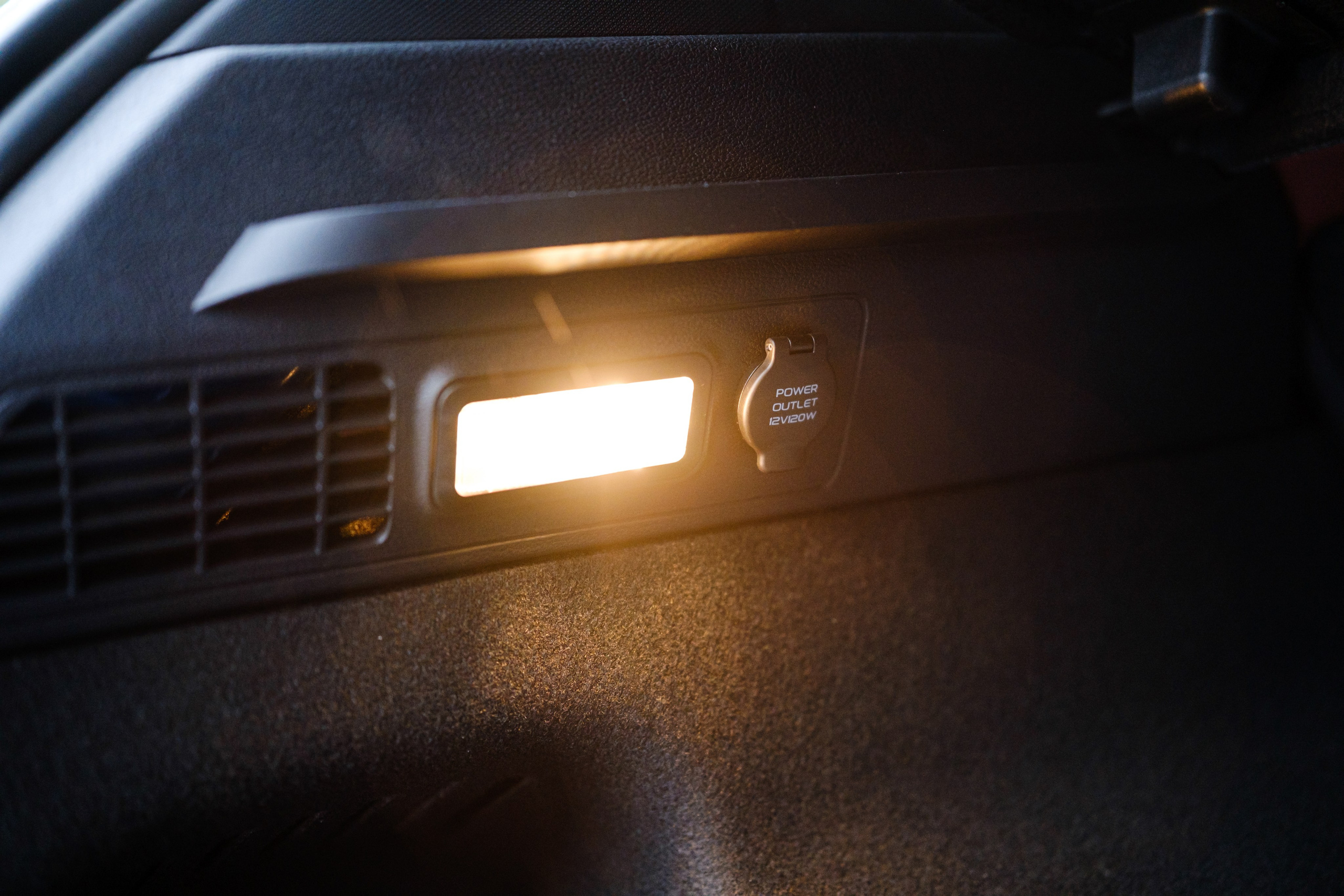 Belgee X50 — твой яркий акцент в сером потоке. Сайт фотографа Дмитрия Батенёва