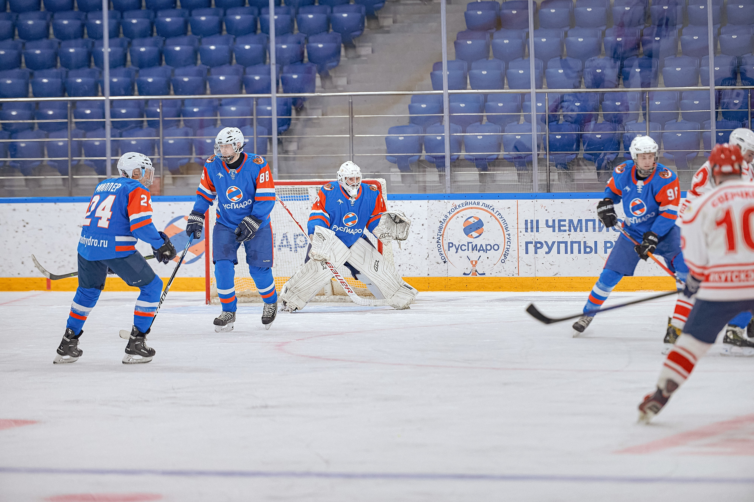 Портфолио репортажной фотосъёмки: Кристалл арена — Хоккей — РусГидро. Фотограф Яковлев Роман — Красноярск