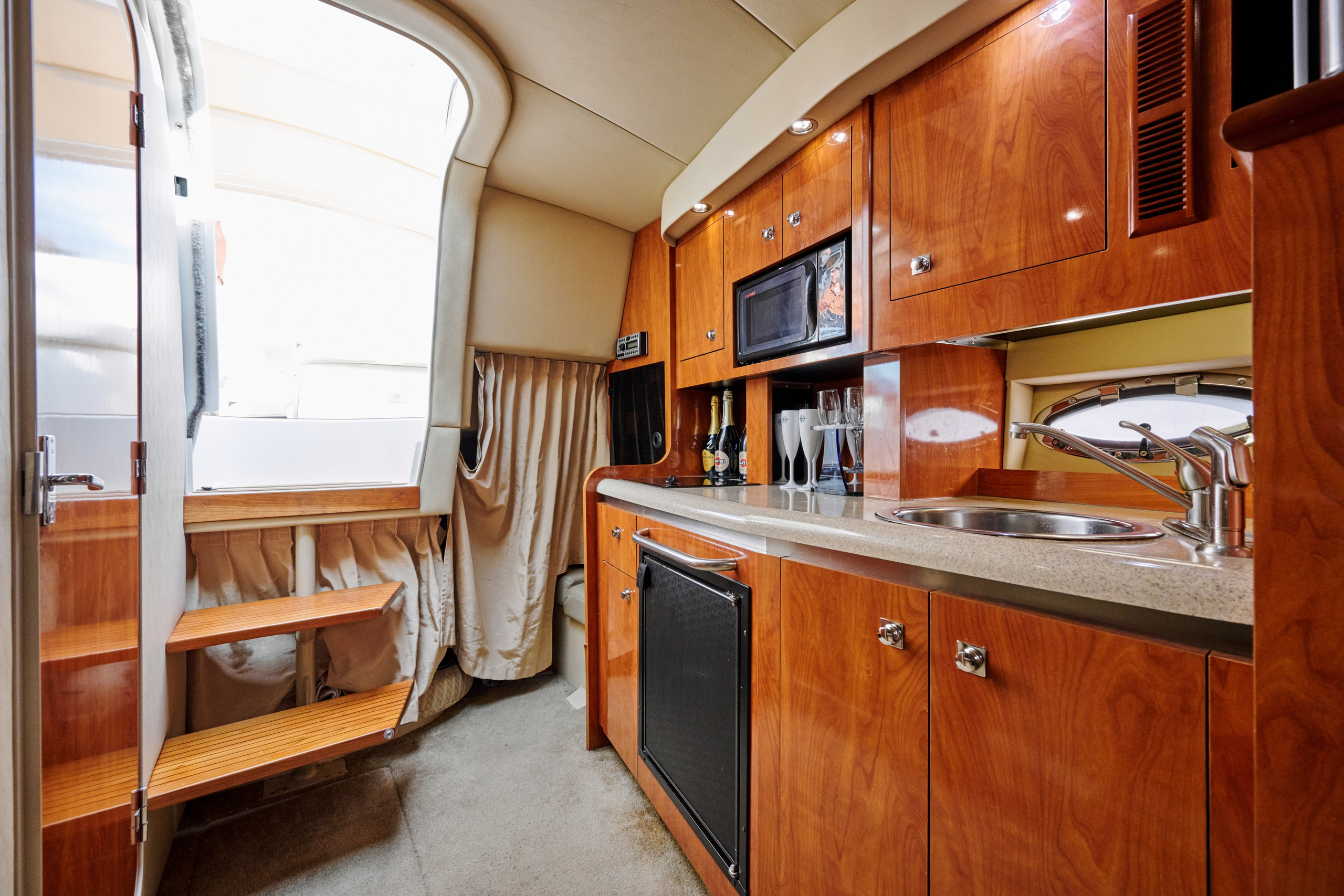 Яхта. Автомобильный и интерьерный фотограф в Минске Александр Тагаев