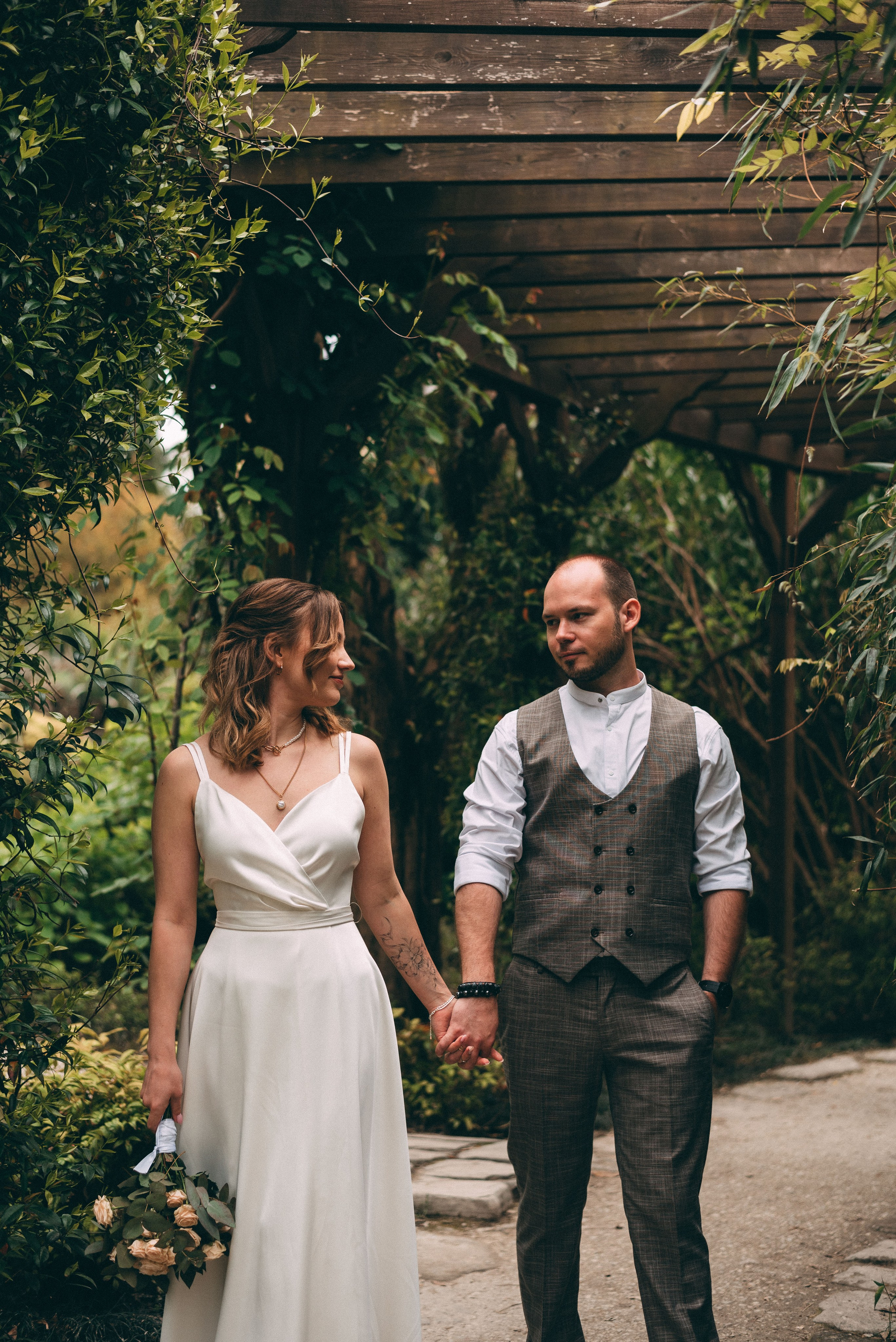 Фотосессия свадьбы или lovstory в центре Сочи, Зимний театр. Фотограф в Сочи — Маргарита Поганова