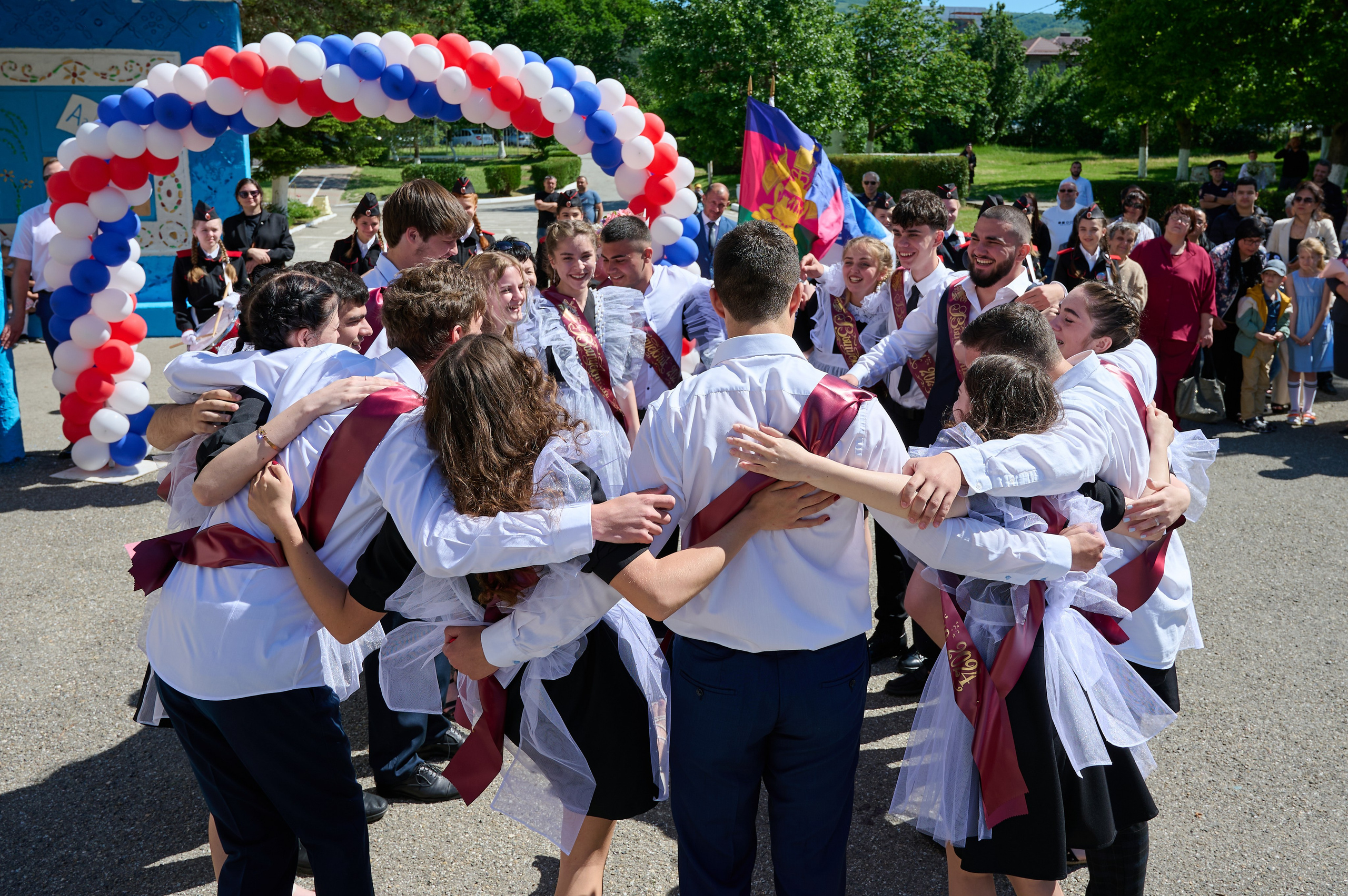 Последний звонок. Жизнь курорта Кабардинка в фотографиях