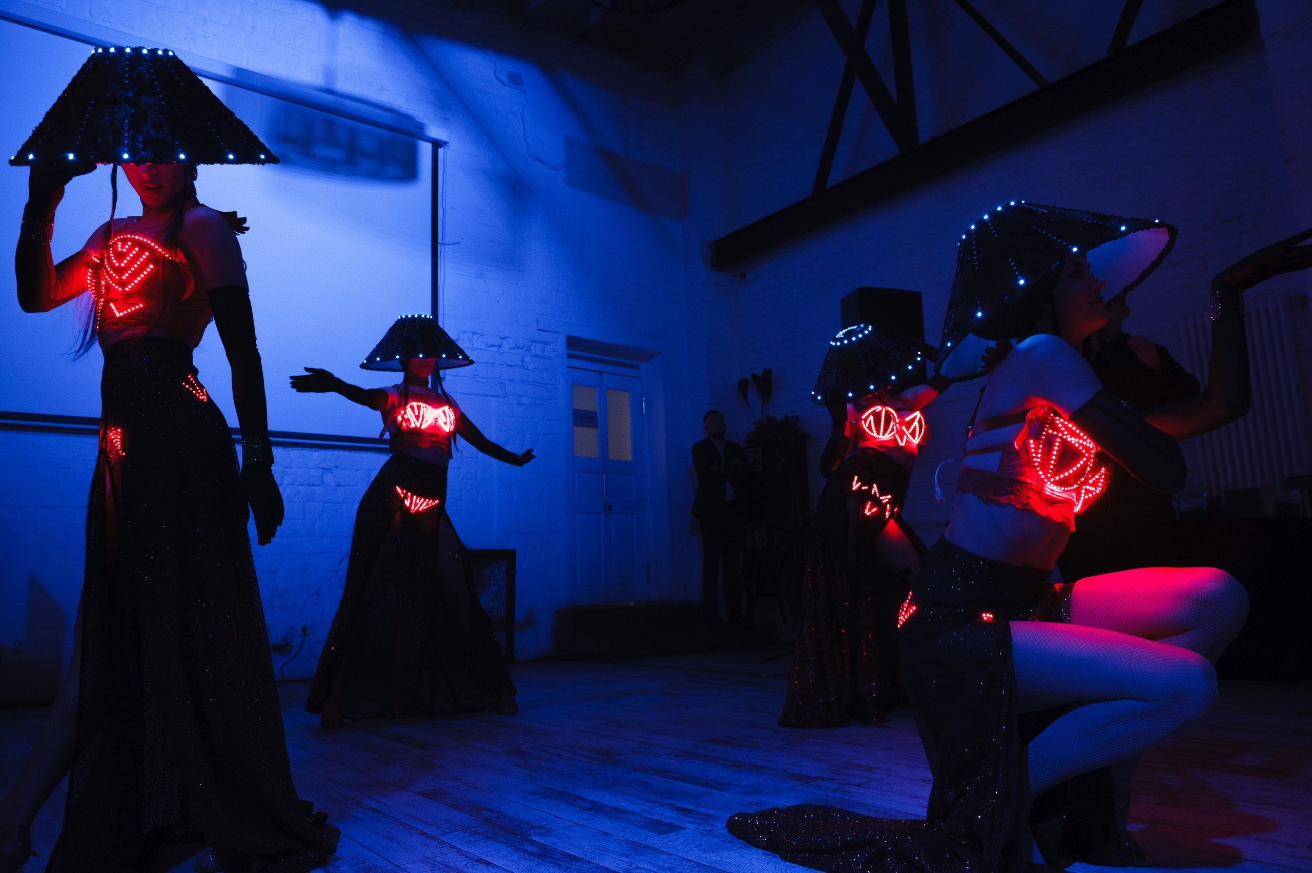 Новогодний корпоратив в стиле Неоновая вечеринка. Праздничное агентство ПИОН