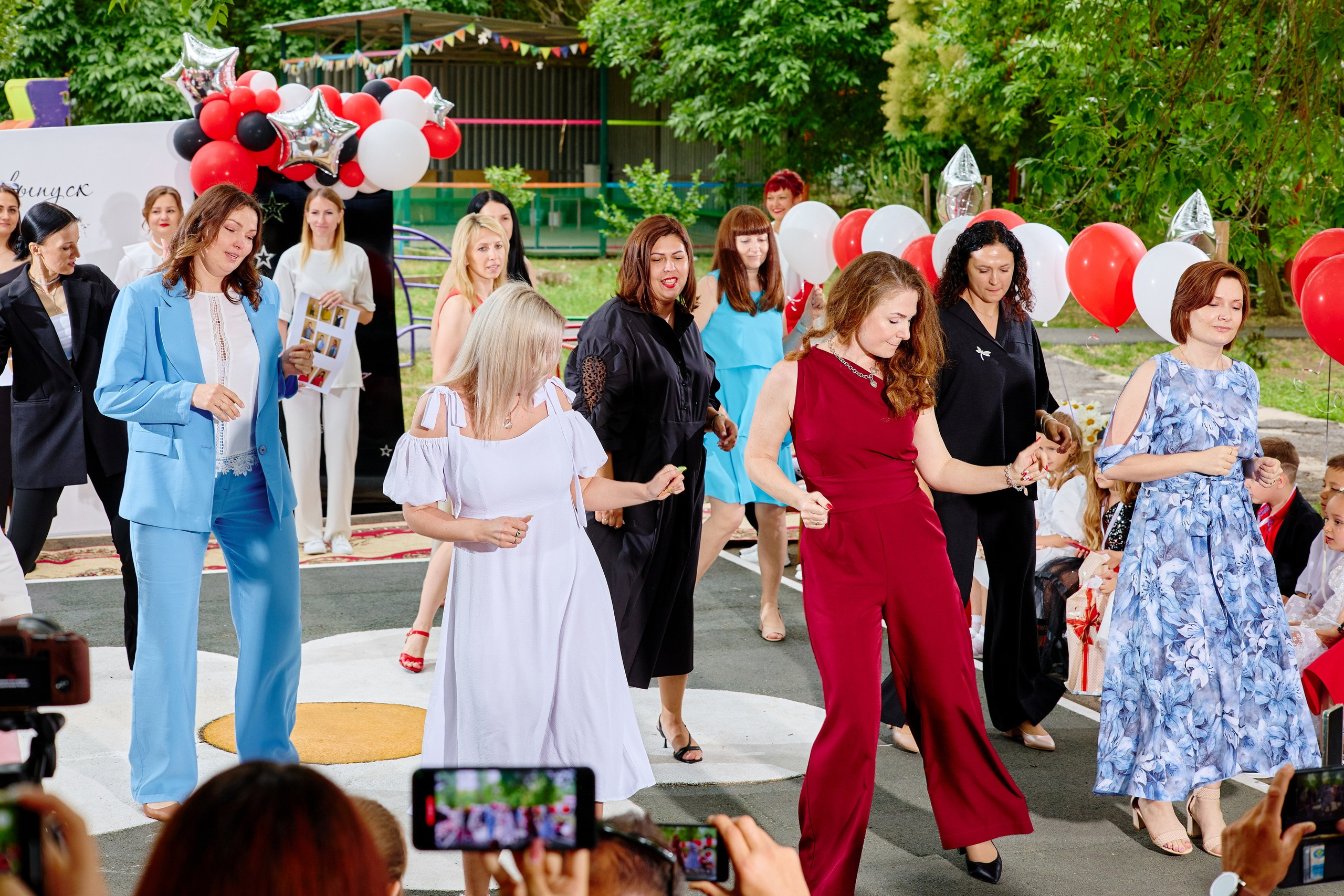 Выпускной 45 сад. Фотограф Выпускные альбомы Таганрог Сергей Коробченко