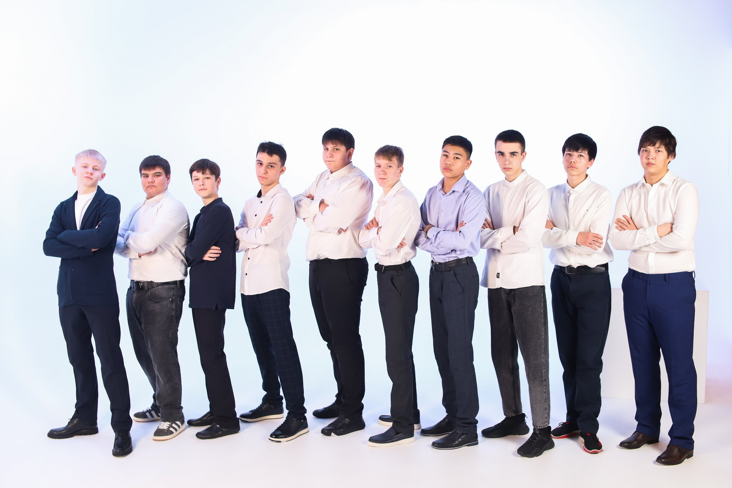 9 Класс в студии с неоном и белой циклорамой. Фотограф в Сургуте Брызгунова Анастасия