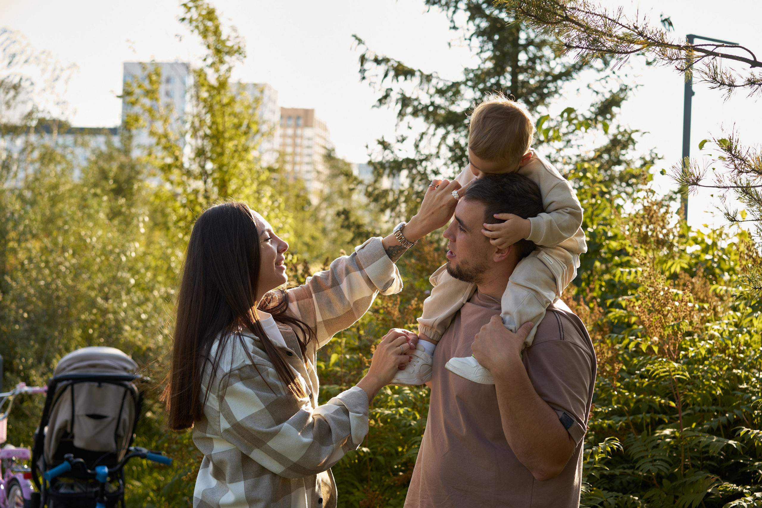 Семейная фотосессия летом на улице. Фотограф Екатеринбург Кокшарова Александра