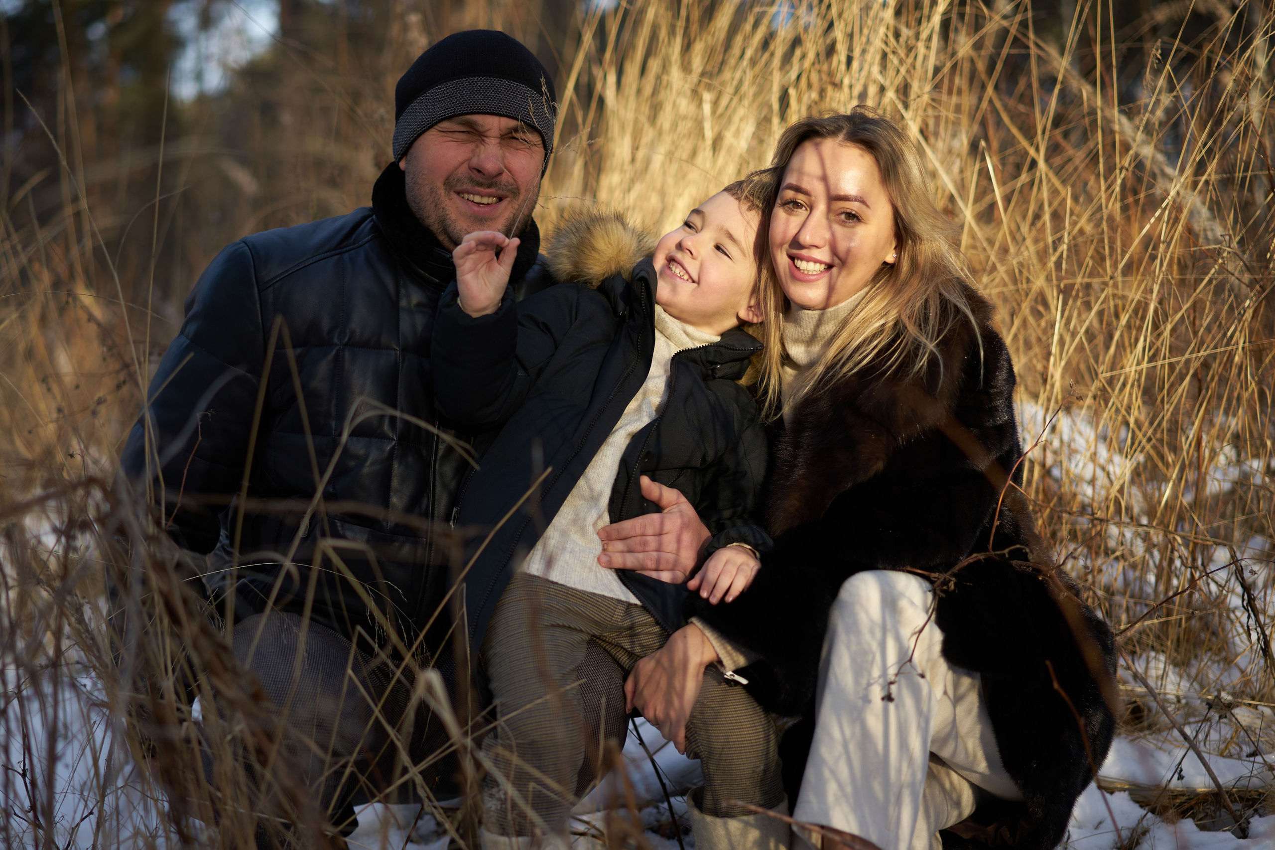 Семейная фотосессия зимой в лесу. Фотограф Екатеринбург Кокшарова Александра