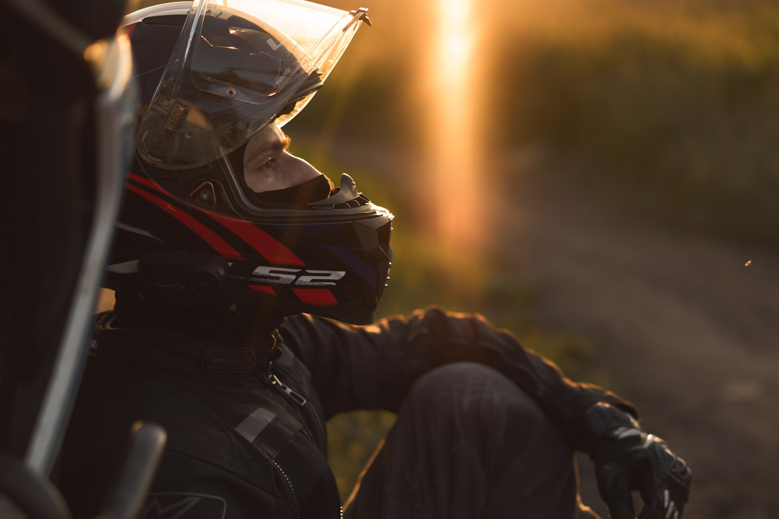 Фотосессия с мотоциклом на закате в поле. Фотограф Екатеринбург Кокшарова Александра