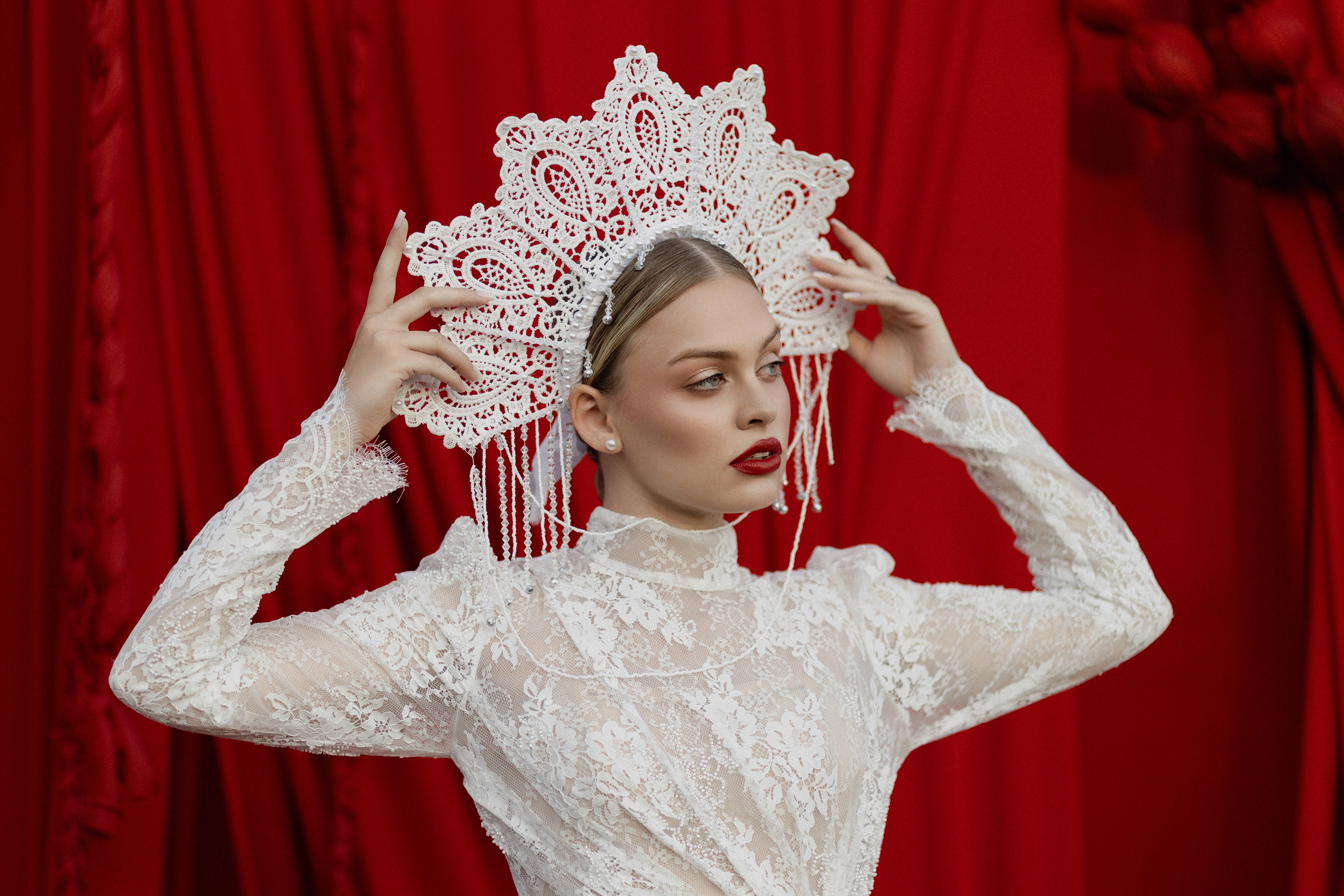 Услуги свадебного фотографа: съемка церемонии, прогулки, банкета. Теплые и стильные фотографии, сохранение эмоций. Красивые кадры для альбома: портреты, детали, атмосфера вашего дня.