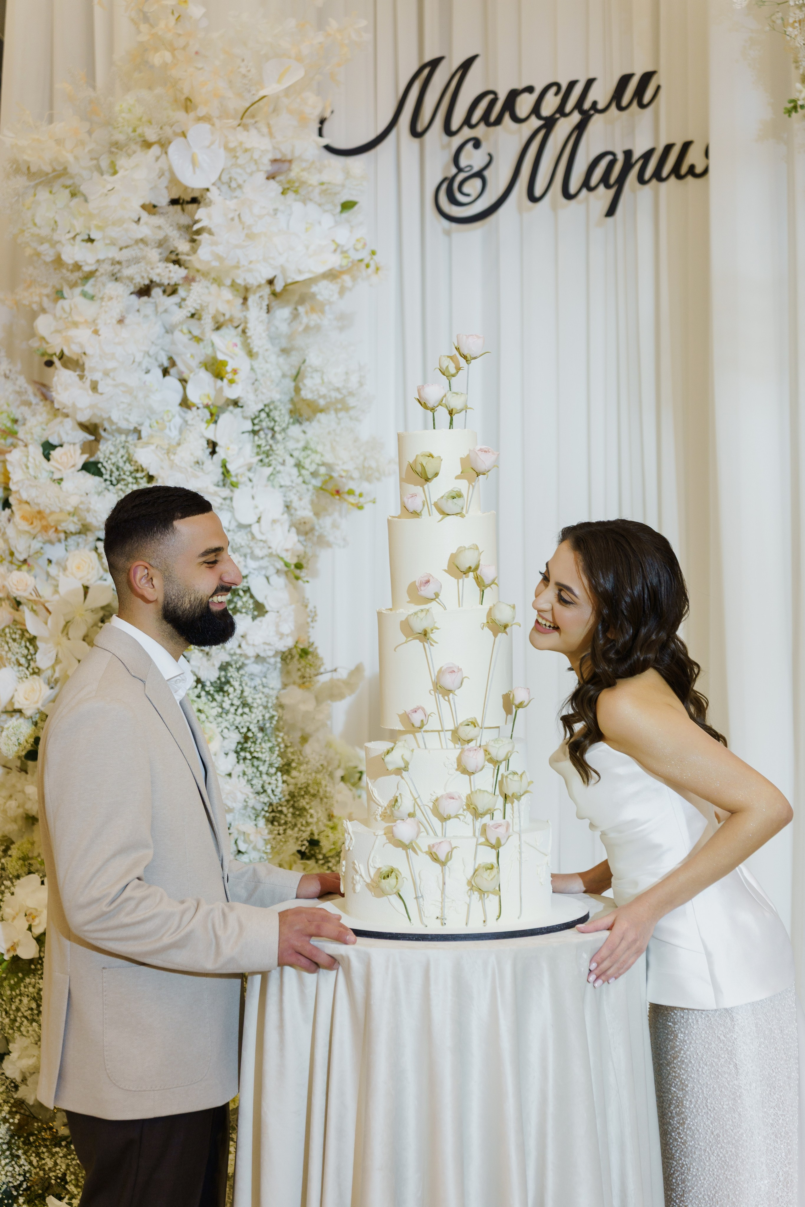 Красивое обручение на берегу чёрного моря в Лермонтово от ТВИНС СТУДИО. ТВИНС СТУДИО — лучшие свадебные фотографы и видеографы в Краснодаре