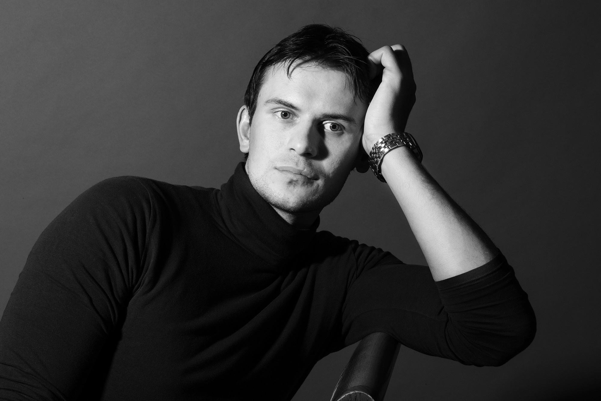 Портрет мужчины в низком ключе. Юлия Дейкун — семейный фотограф в Минске