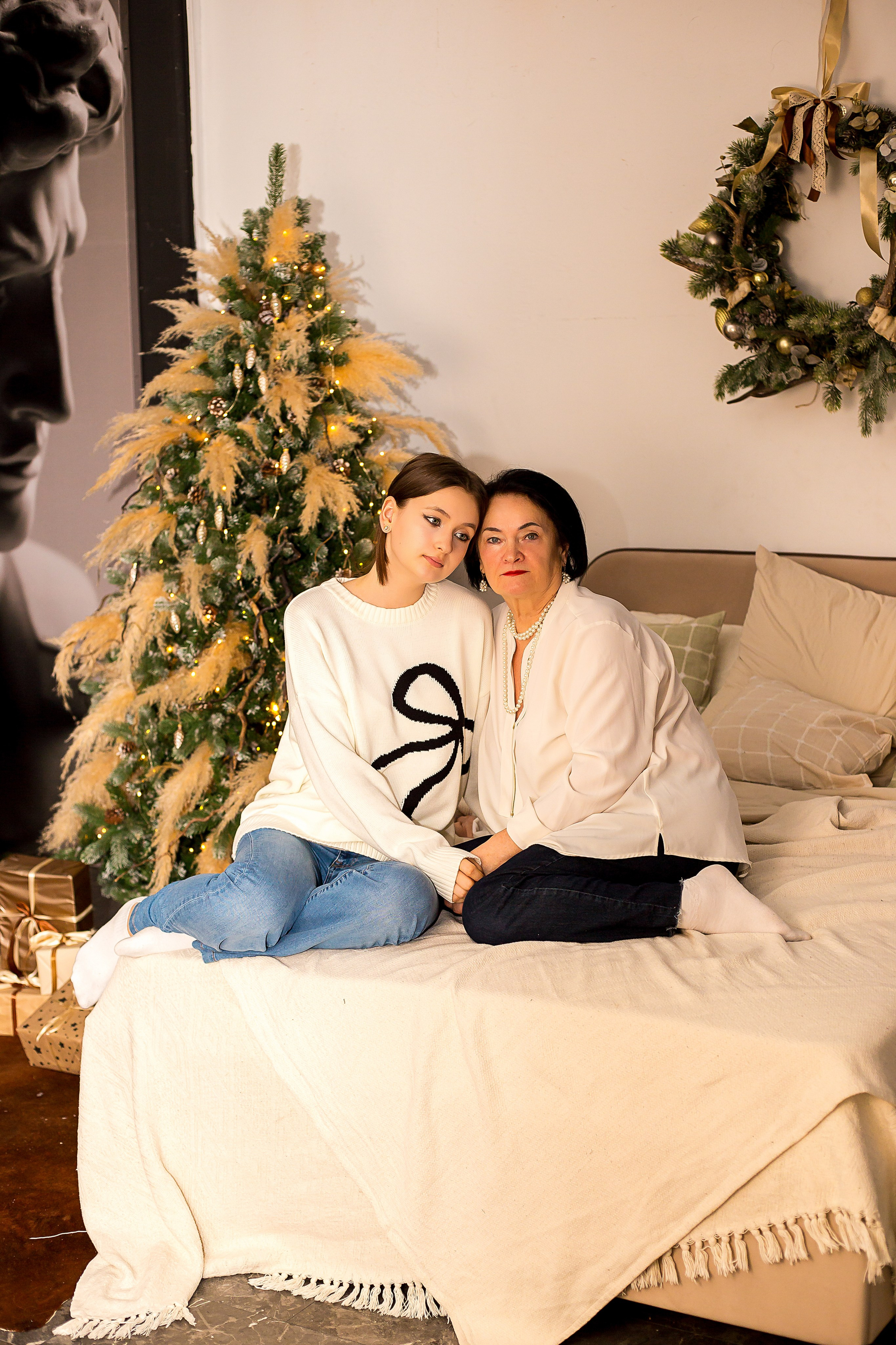 Внучка с бабушкой. Https://malovafoto.ru