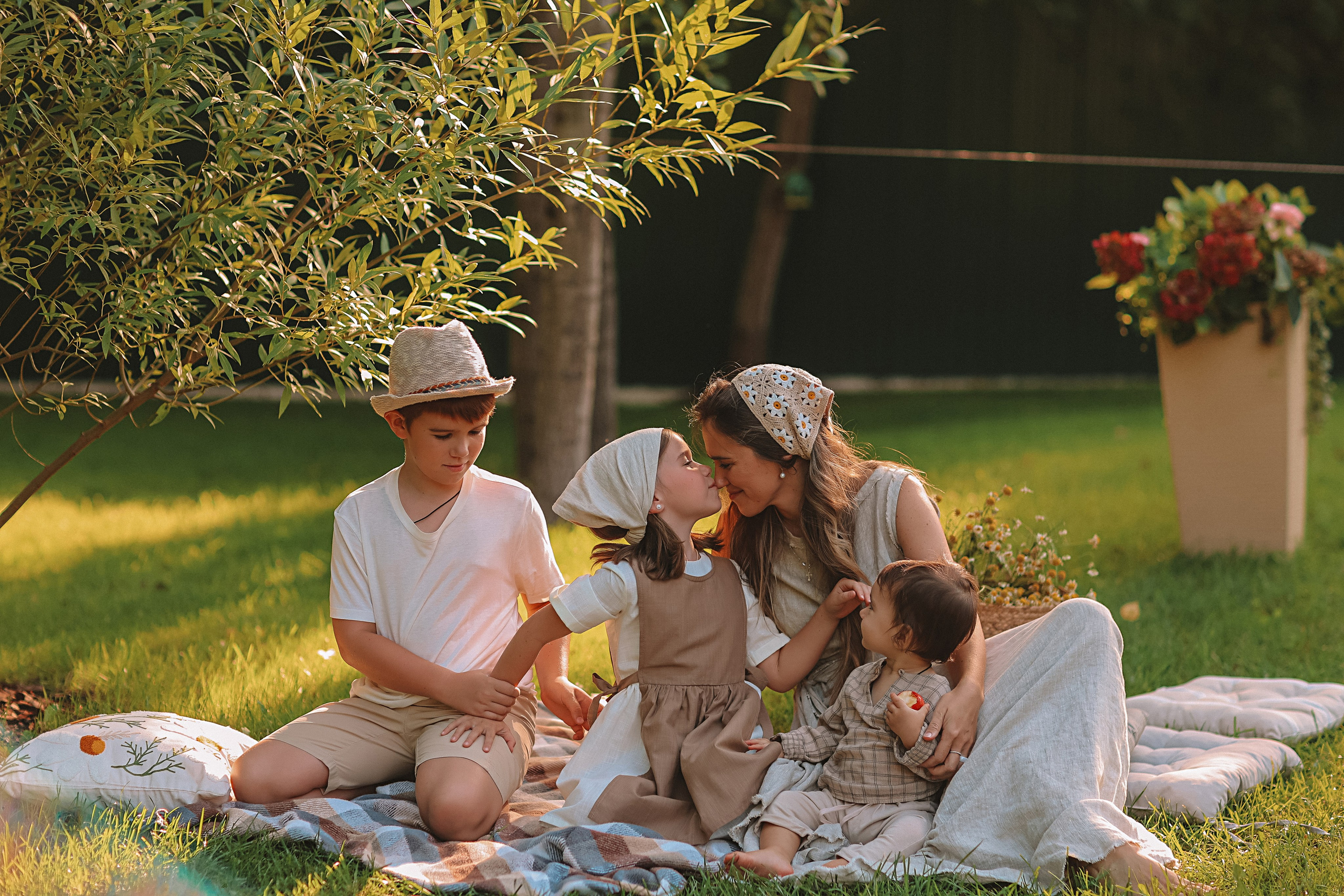Стирка у дома. Семейный фотограф Тюмень, фотограф на роды Салмина Мария