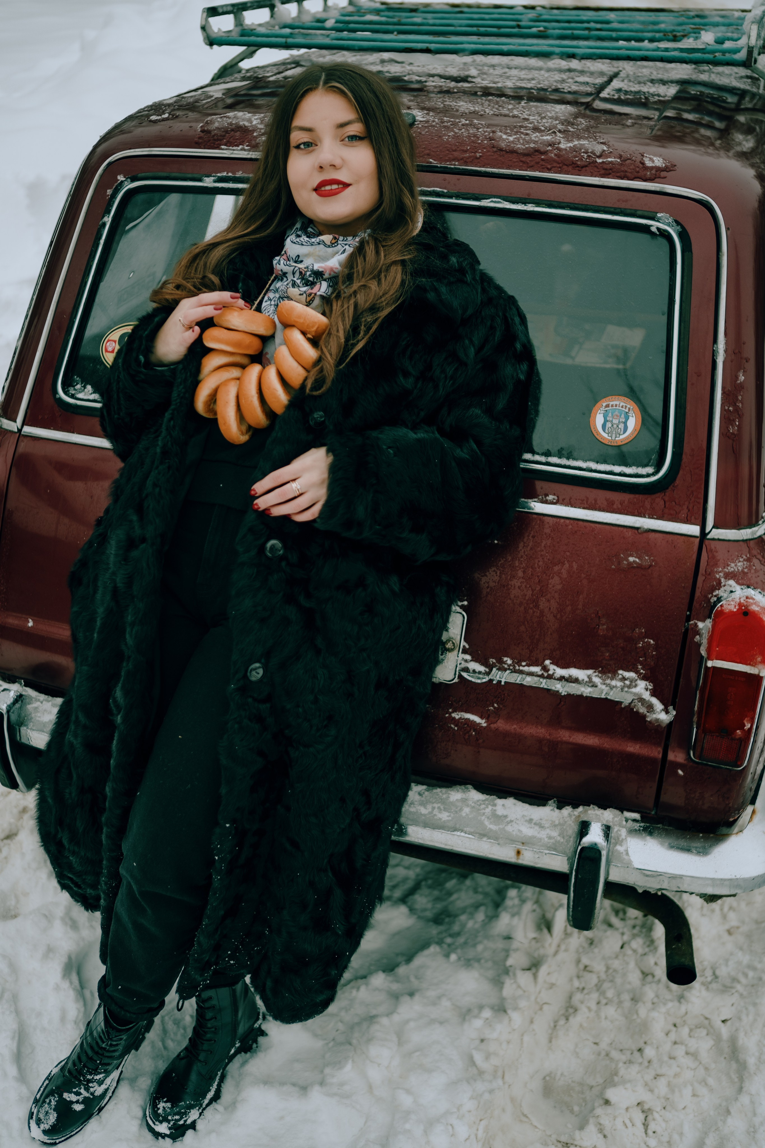 Звенит январская вьюга. Главная