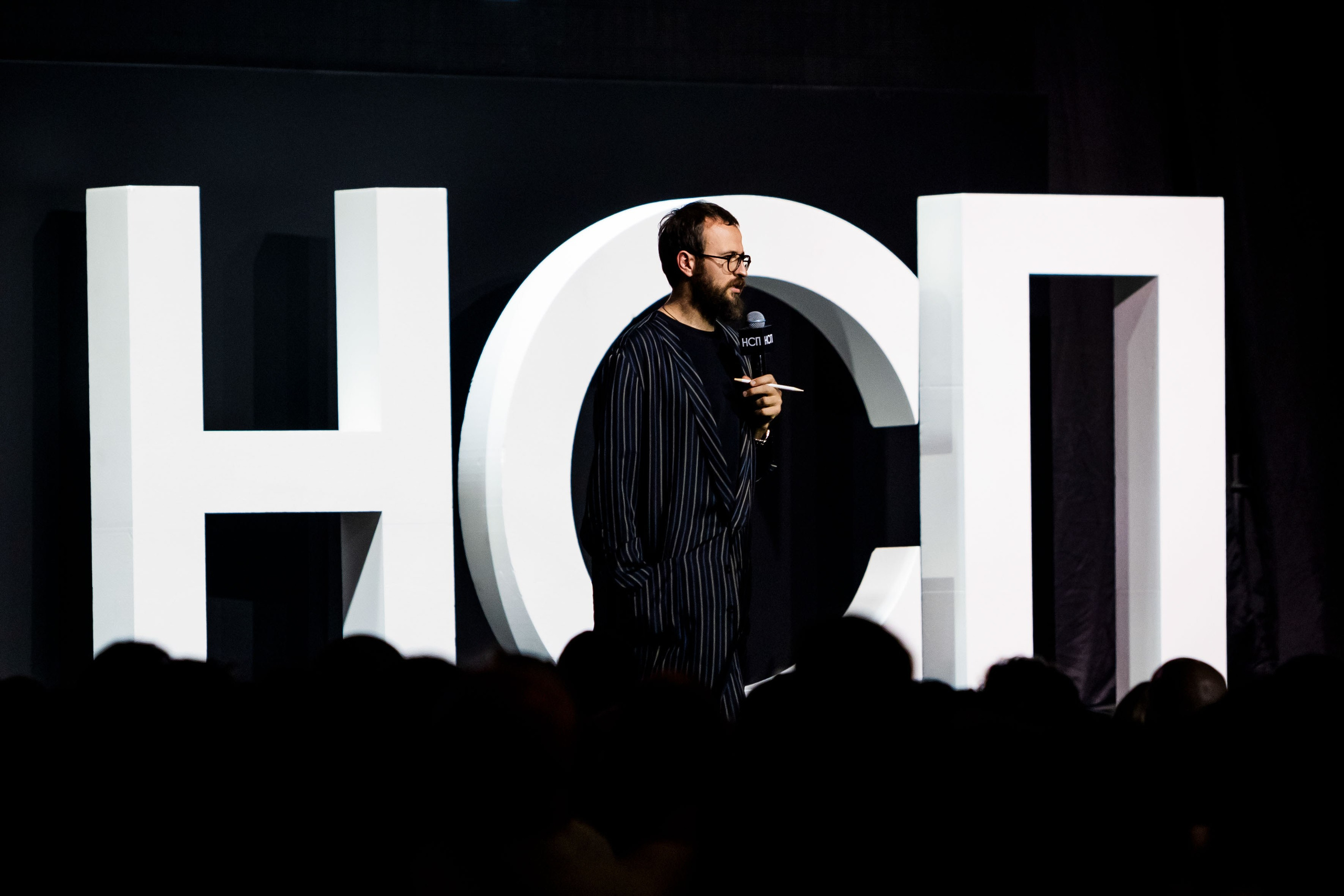 Виталий Кривцов Профессиональный репортажный фотограф сниму ваше мероприятие стильно, эмоционально и креативно. Репортажный, event, концертный и backstage фотограф из Москвы Виталий Кривцов